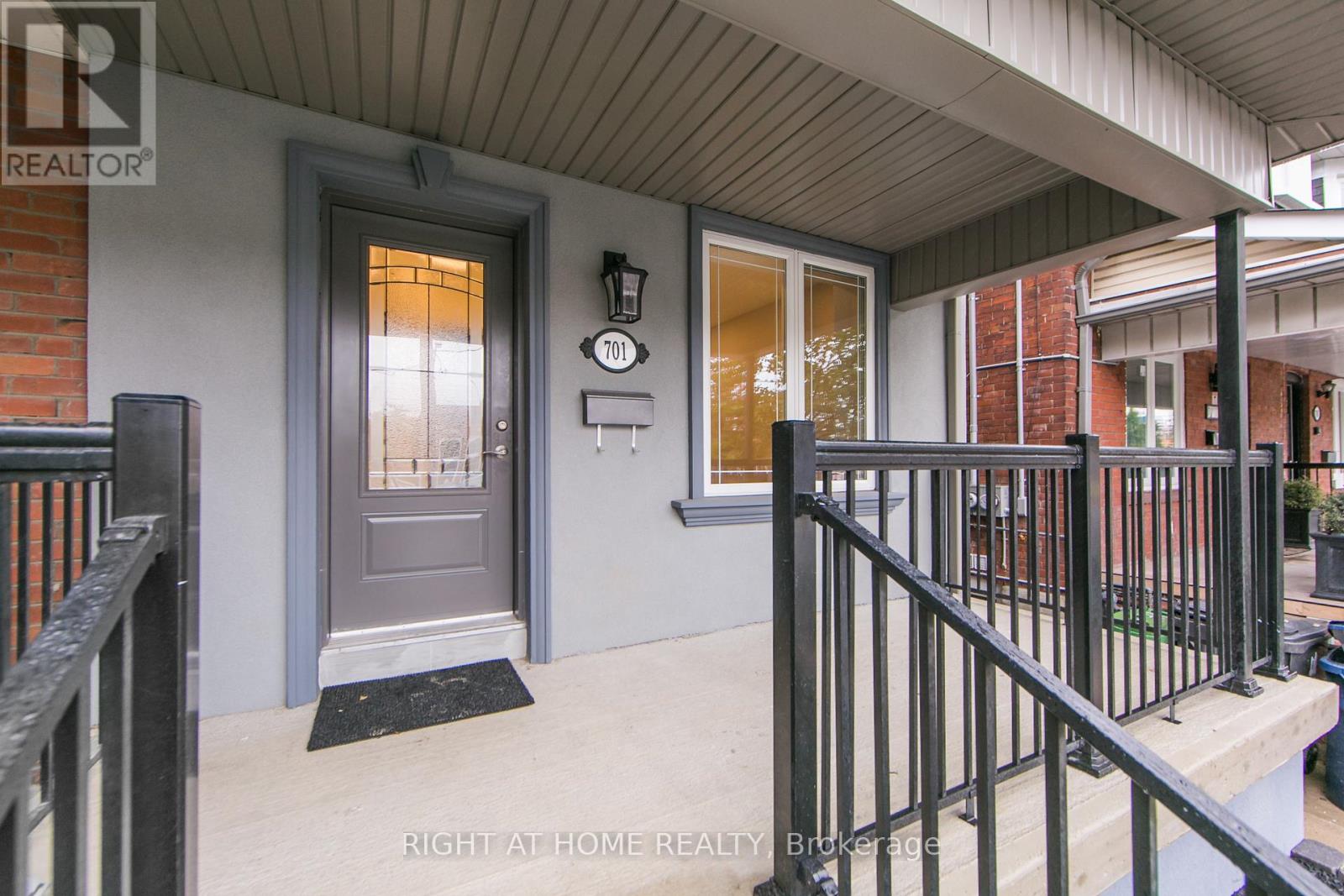 2 - 701 Dupont Street, Toronto, Ontario  M6G 1Z5 - Photo 2 - C12597704