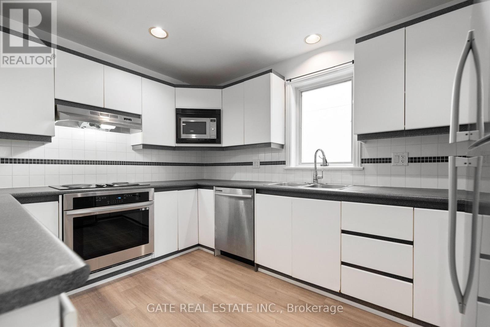 349 Laird Drive, Toronto, Ontario  M4G 3Y1 - Photo 15 - C12597714