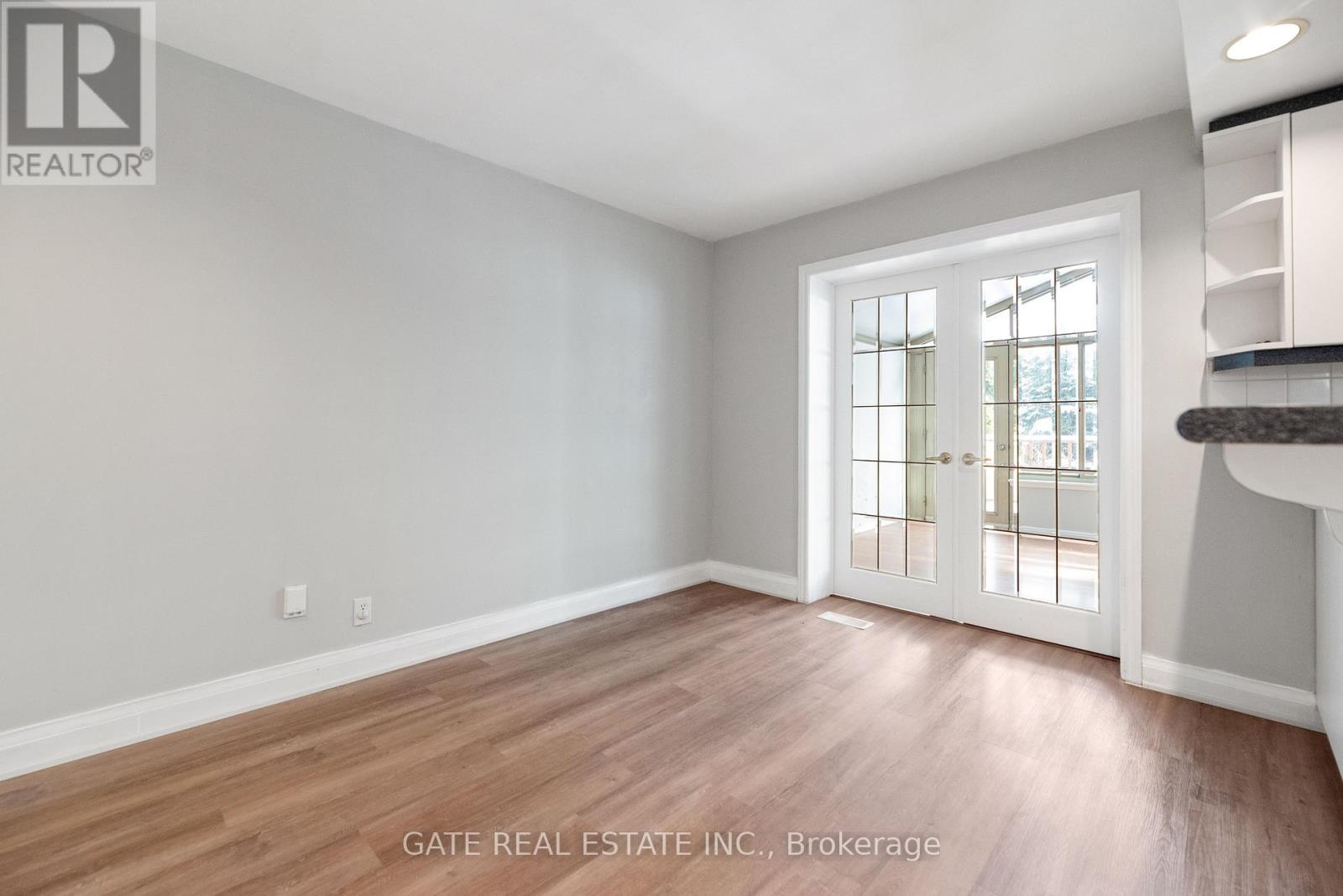 349 Laird Drive, Toronto, Ontario  M4G 3Y1 - Photo 17 - C12597714