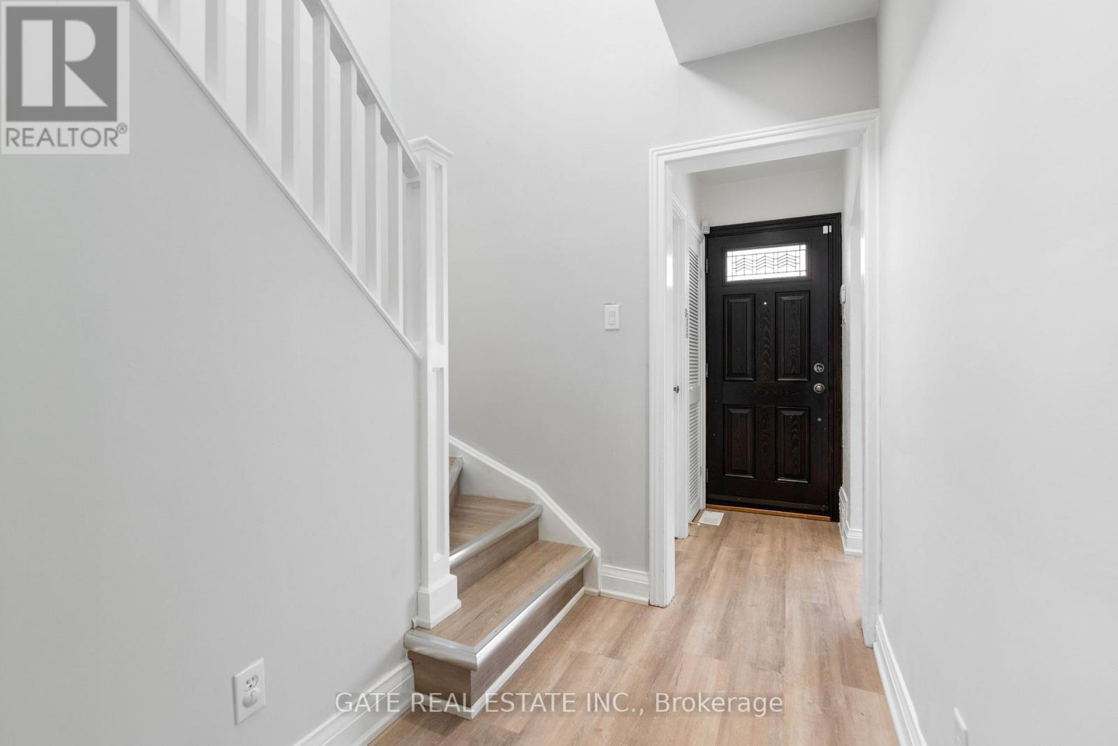 349 Laird Drive, Toronto, Ontario  M4G 3Y1 - Photo 5 - C12597714