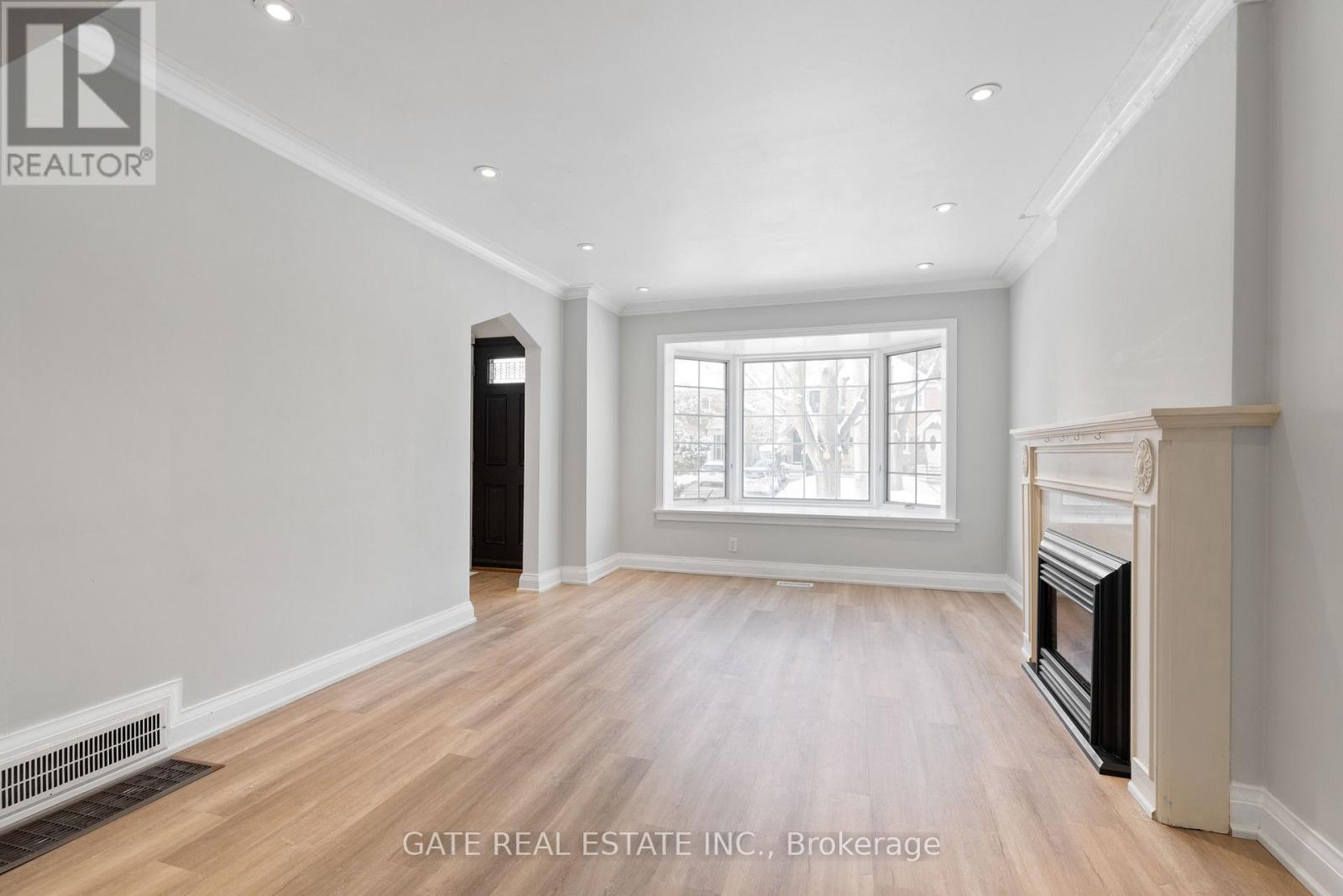 349 Laird Drive, Toronto, Ontario  M4G 3Y1 - Photo 9 - C12597714