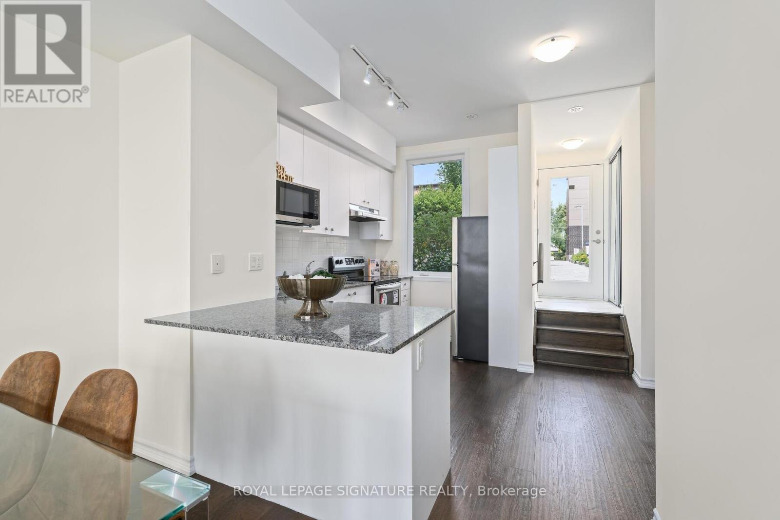 10 Curlew Drive, Toronto, Ontario  M1R 1V1 - Photo 7 - C12597742