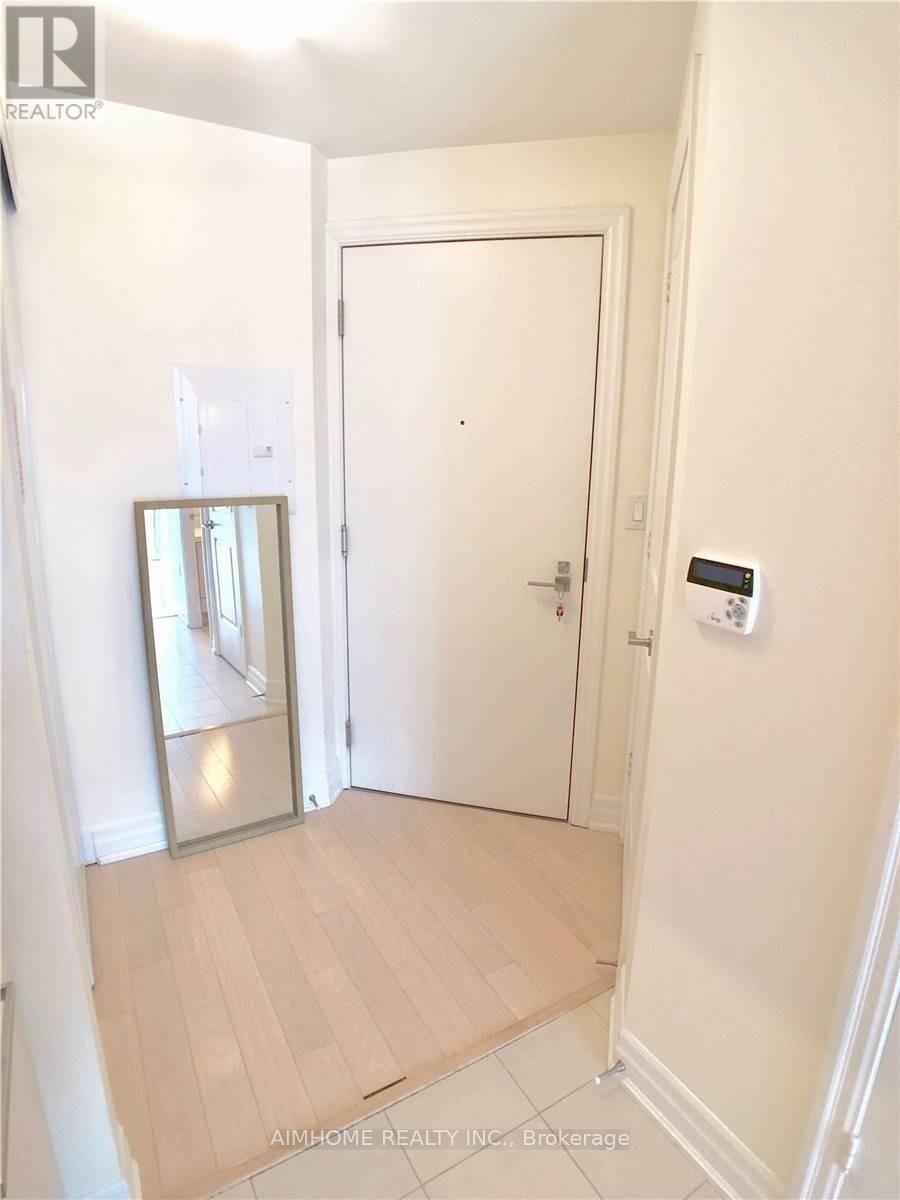 903 - 8 The Esplanade Boulevard, Toronto, Ontario  M5E 0A6 - Photo 2 - C12597780