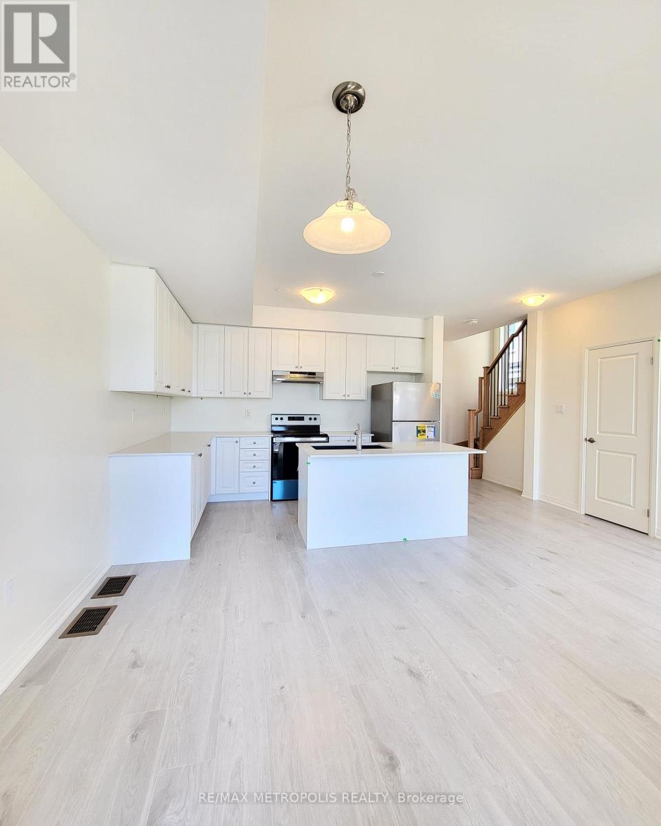 20 Esquire Way, Whitby, Ontario  L1R 0S7 - Photo 4 - E12597684