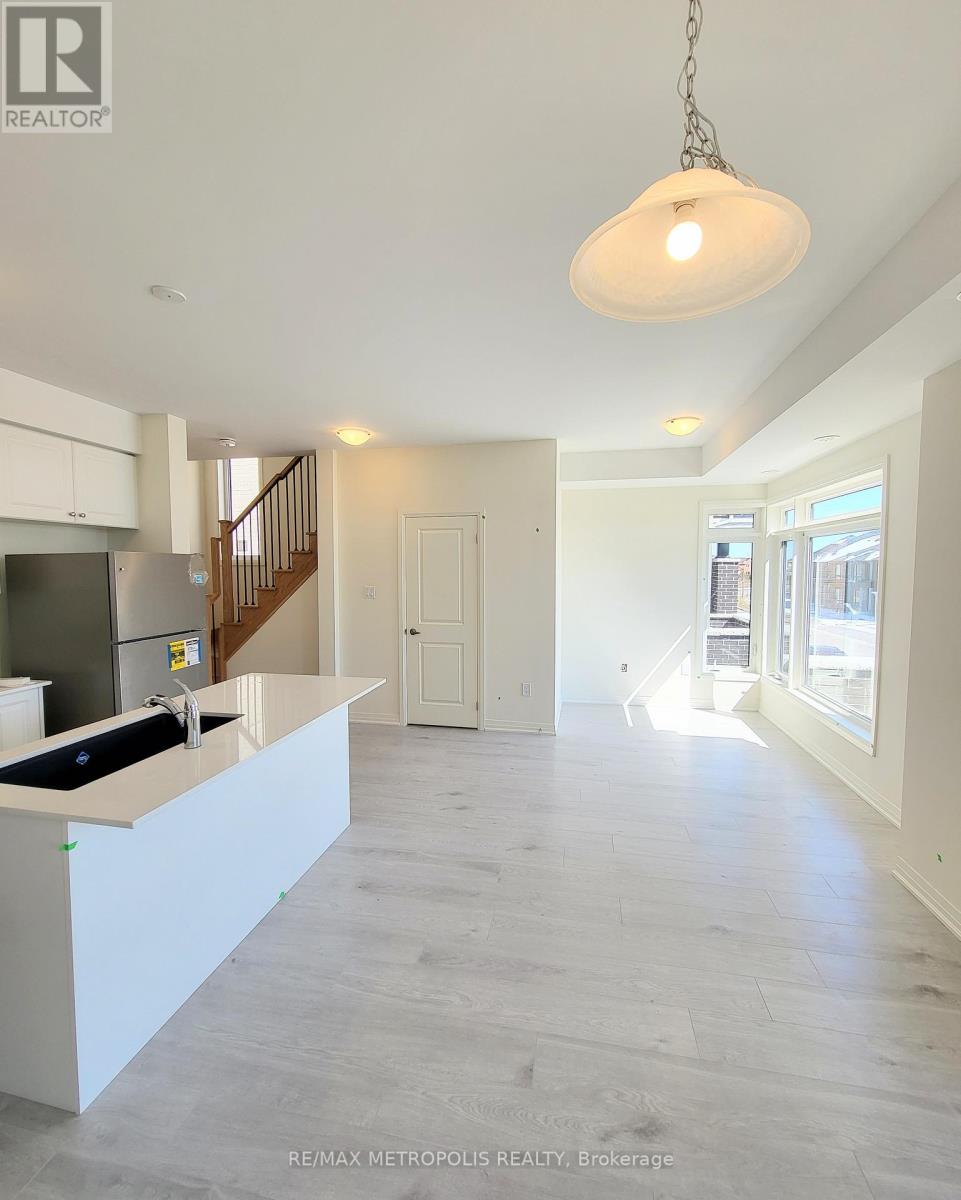 20 Esquire Way, Whitby, Ontario  L1R 0S7 - Photo 6 - E12597684