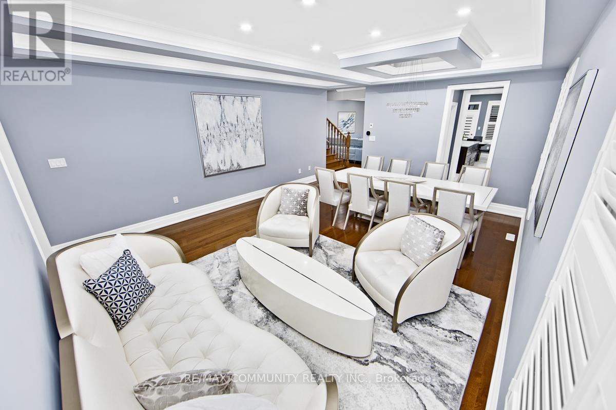 7 Seager Street, Richmond Hill, Ontario  L4S 0H1 - Photo 5 - N12539722