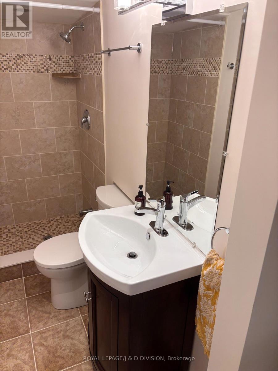 22 Holmesdale Road, Toronto, Ontario  M6E 1Y1 - Photo 14 - W12593722