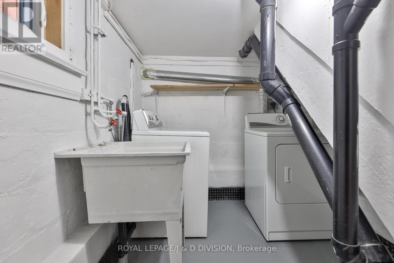 22 Holmesdale Road, Toronto, Ontario  M6E 1Y1 - Photo 24 - W12593722