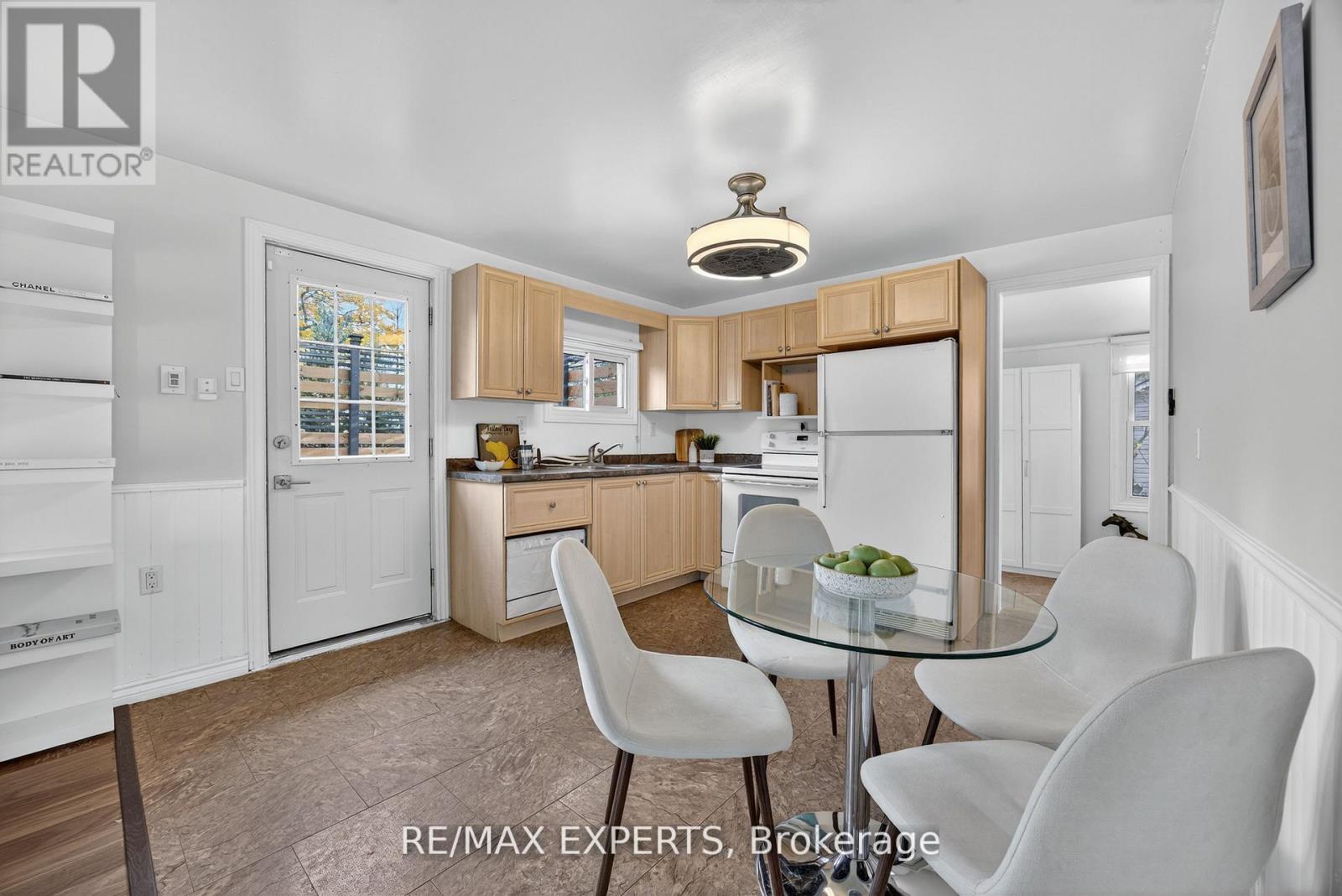 48 Sunnidale Road S, Wasaga Beach, Ontario  L9Z 2M5 - Photo 10 - S12597632