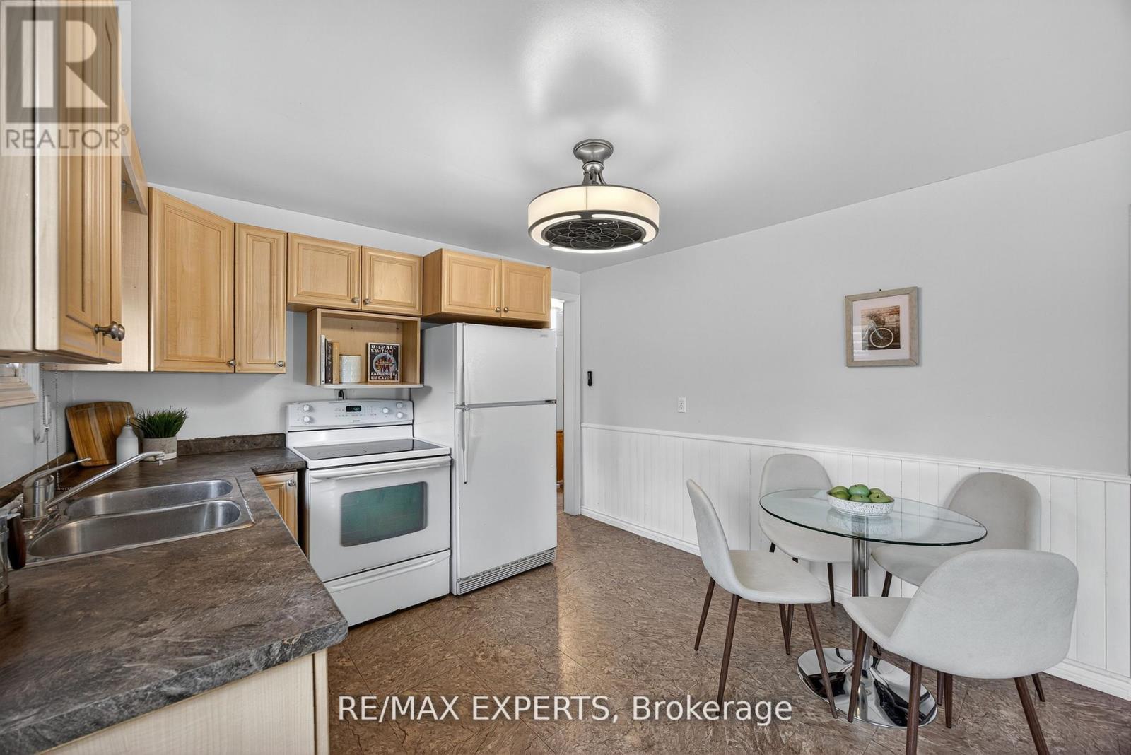 48 Sunnidale Road S, Wasaga Beach, Ontario  L9Z 2M5 - Photo 9 - S12597632