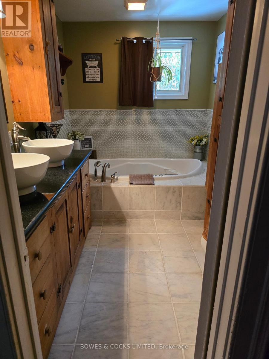 33 Maple Grove Road, Kawartha Lakes, Ontario  K9V 4R6 - Photo 12 - X12389682