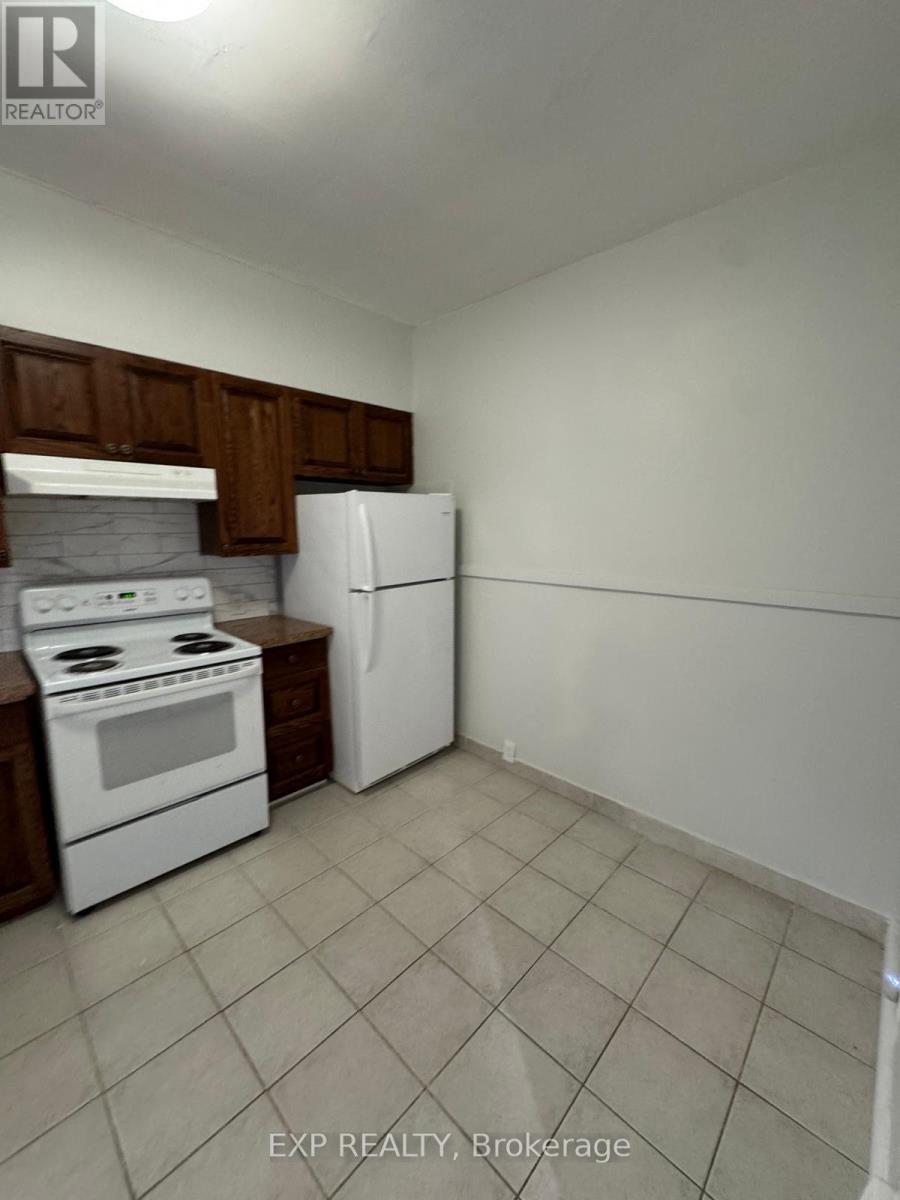 Main - 422 Clendenan Avenue, Toronto, Ontario  M6P 2X6 - Photo 13 - W12597582