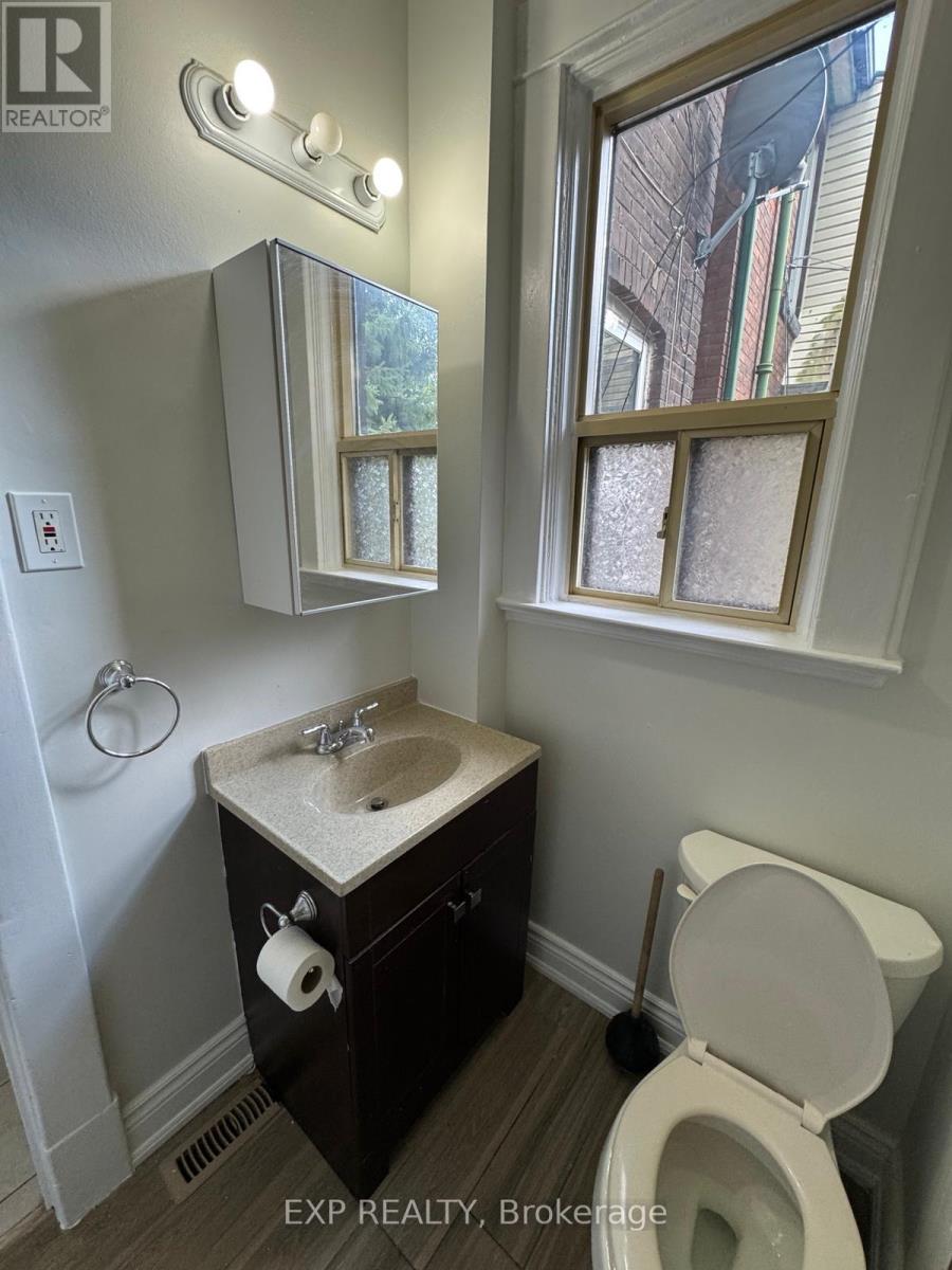 Main - 422 Clendenan Avenue, Toronto, Ontario  M6P 2X6 - Photo 16 - W12597582