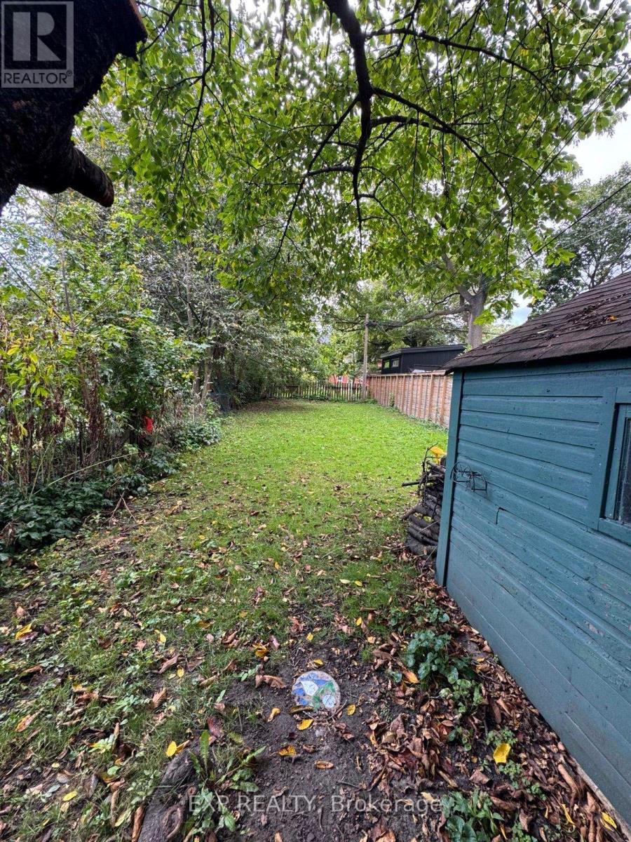 Main - 422 Clendenan Avenue, Toronto, Ontario  M6P 2X6 - Photo 22 - W12597582