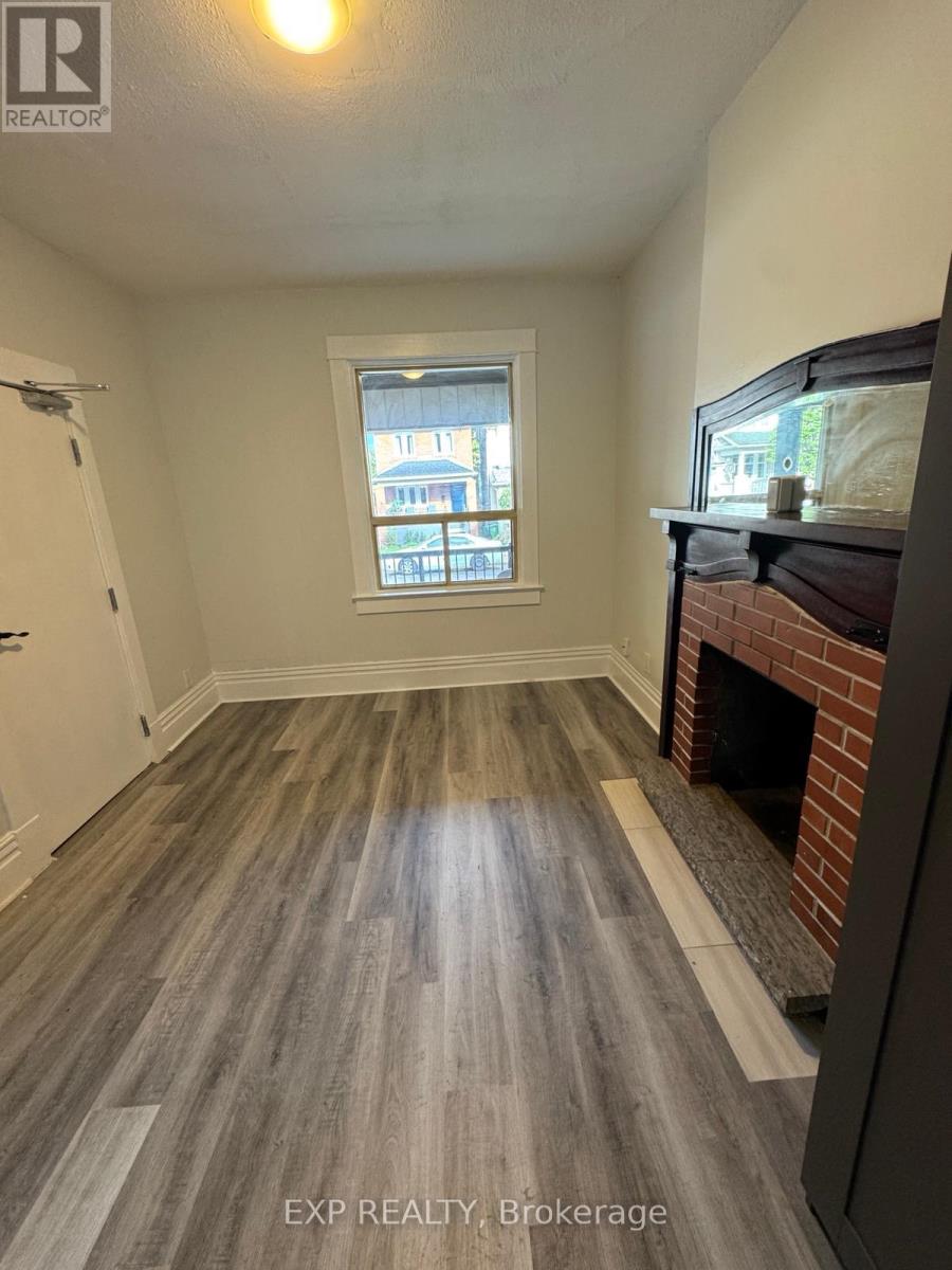 Main - 422 Clendenan Avenue, Toronto, Ontario  M6P 2X6 - Photo 6 - W12597582