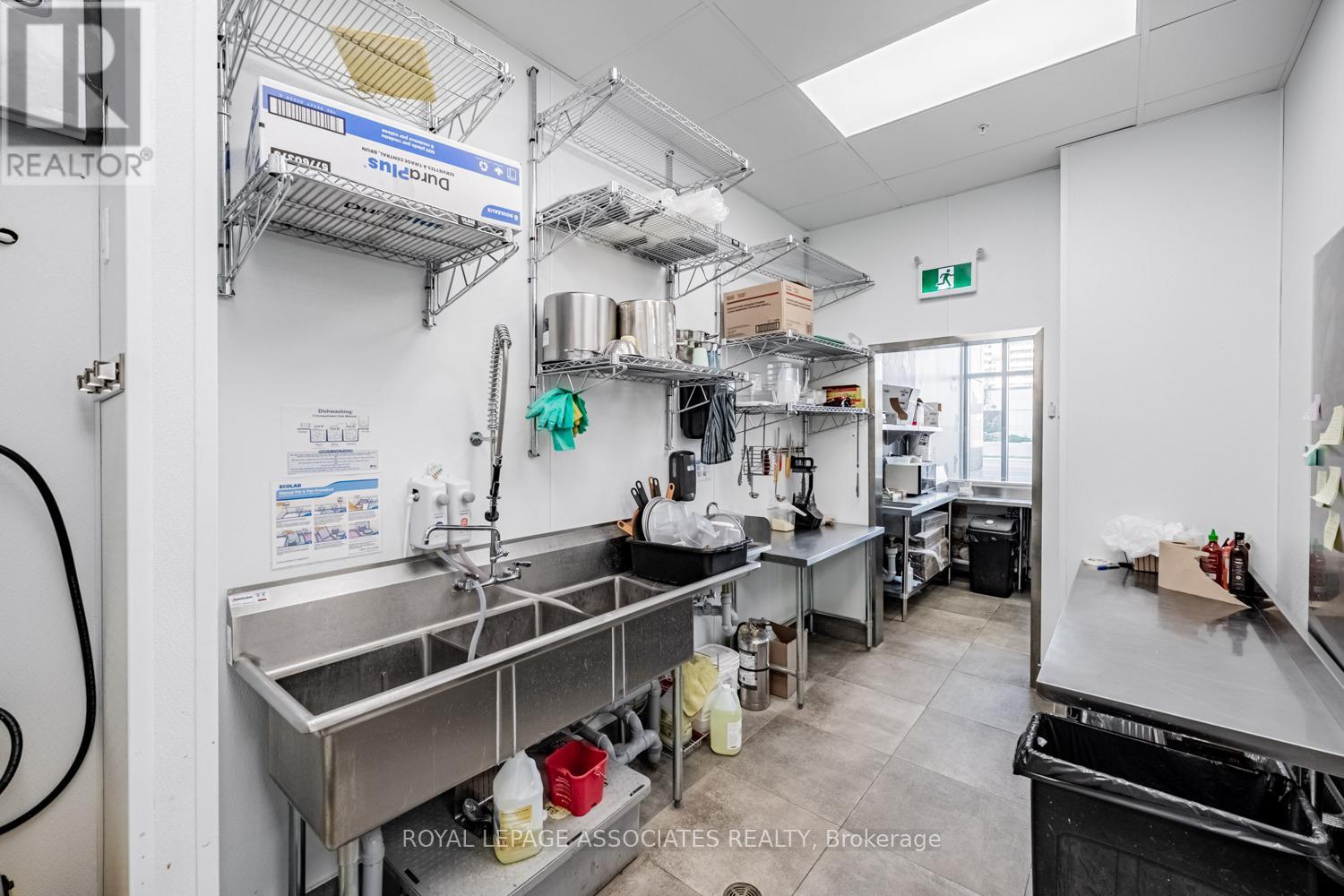 B - 205 Queen Street E, Brampton, Ontario  L6W 0C8 - Photo 12 - W12597584