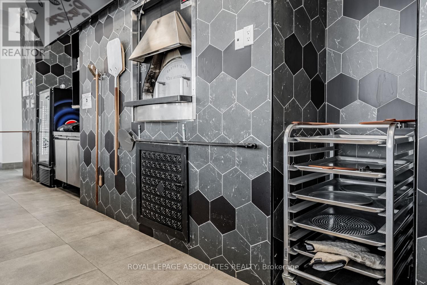 B - 205 Queen Street E, Brampton, Ontario  L6W 0C8 - Photo 31 - W12597584