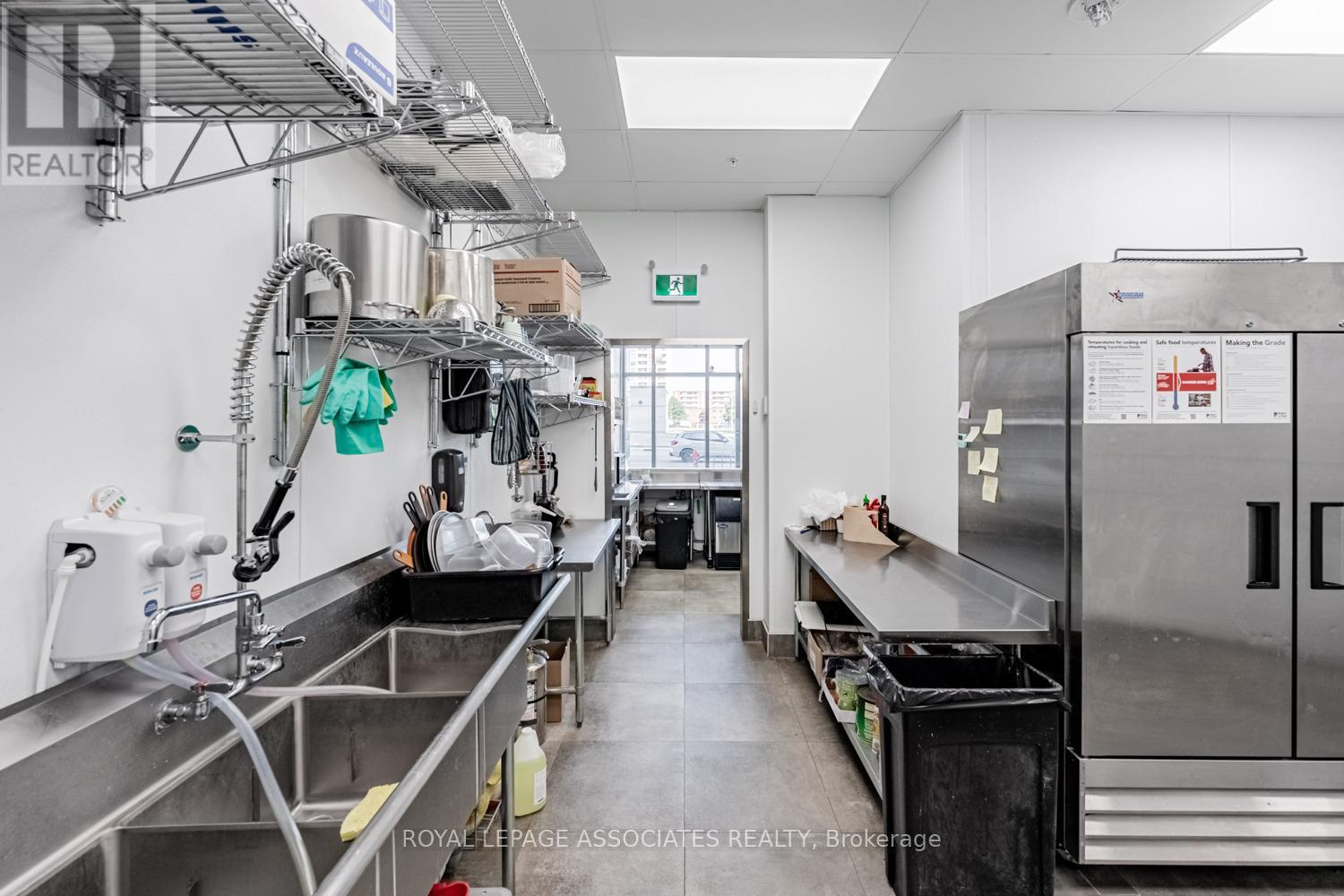 B - 205 Queen Street E, Brampton, Ontario  L6W 0C8 - Photo 8 - W12597584