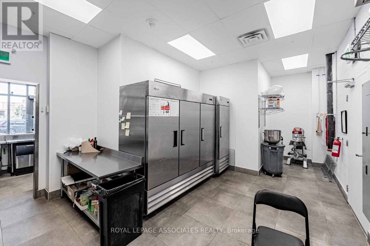 B - 205 Queen Street E, Brampton, Ontario  L6W 0C8 - Photo 9 - W12597584