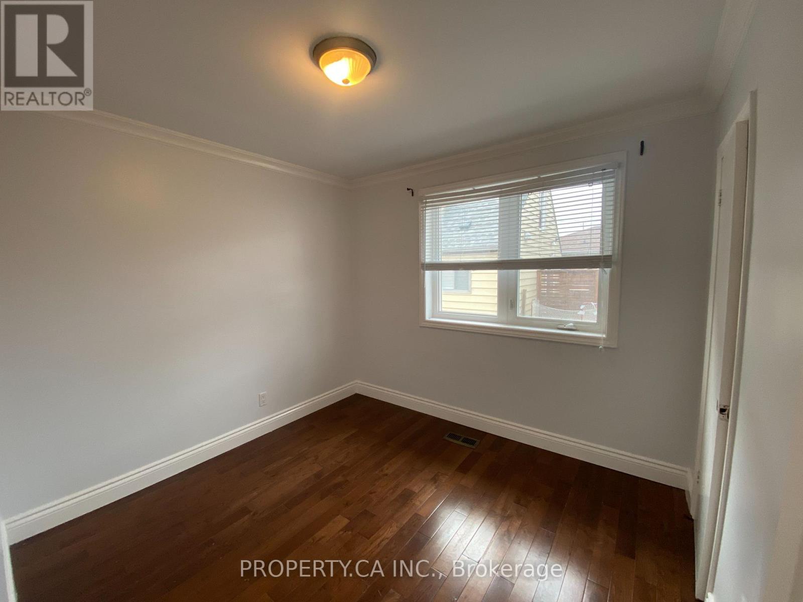 Main - 1067 Edgeleigh Avenue, Mississauga, Ontario  L5E 2G2 - Photo 10 - W12597596