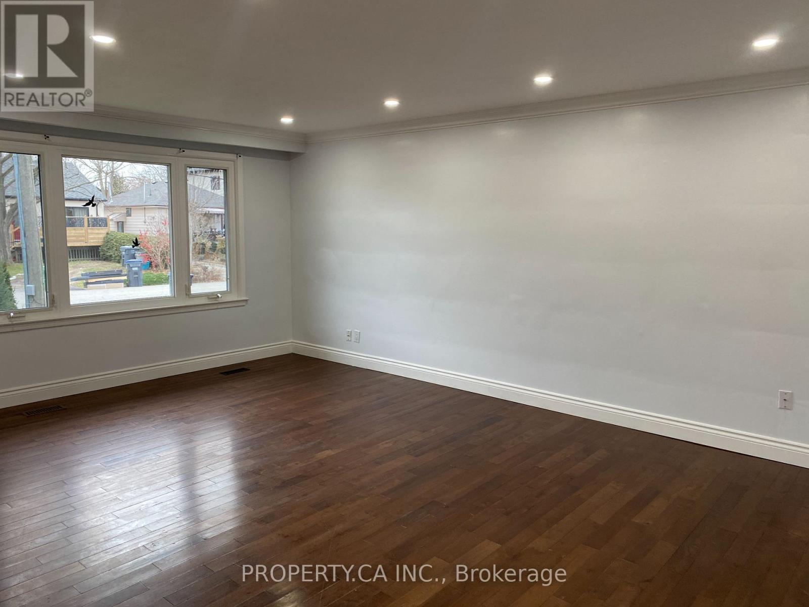 Main - 1067 Edgeleigh Avenue, Mississauga, Ontario  L5E 2G2 - Photo 2 - W12597596