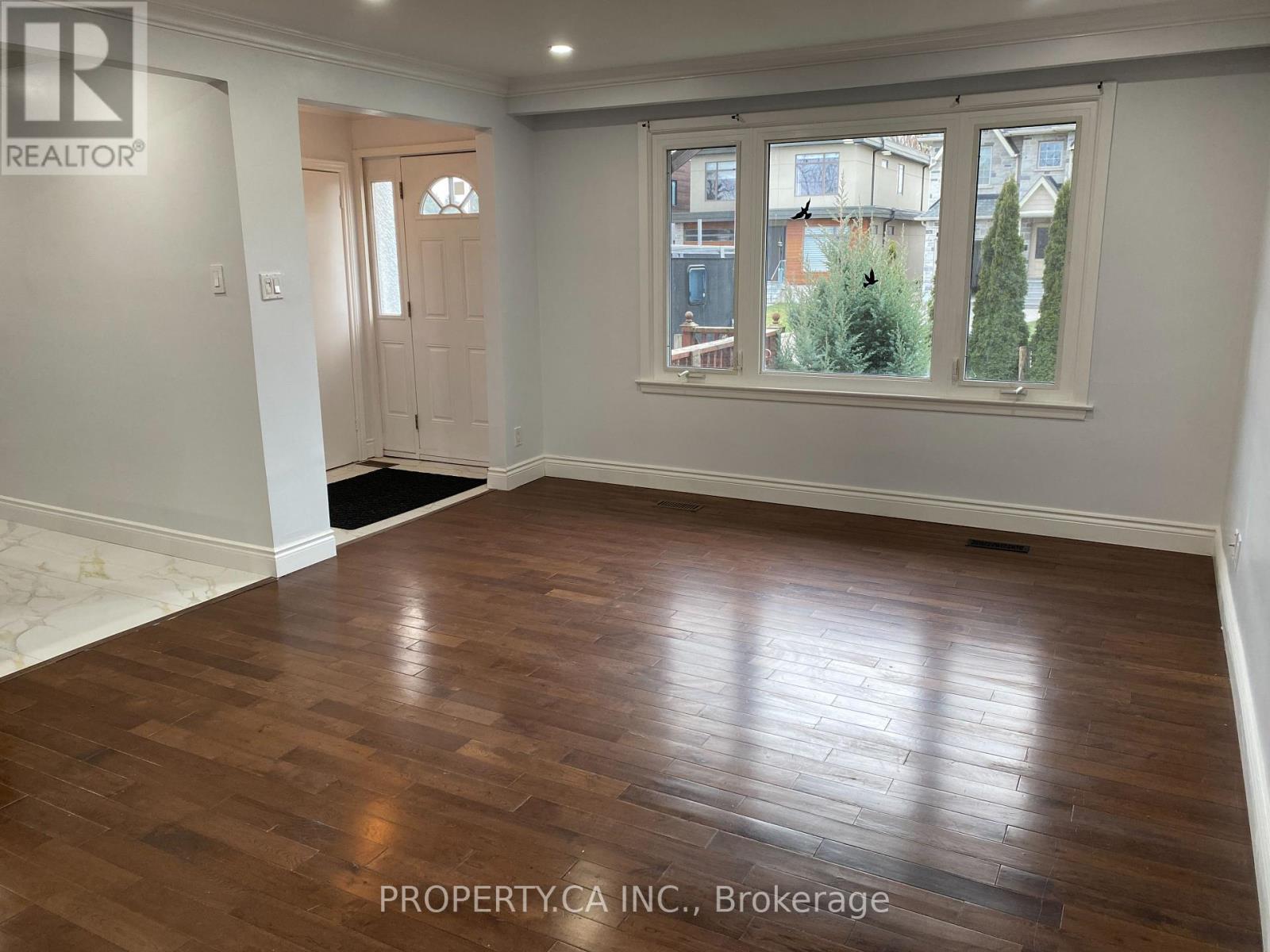 Main - 1067 Edgeleigh Avenue, Mississauga, Ontario  L5E 2G2 - Photo 3 - W12597596