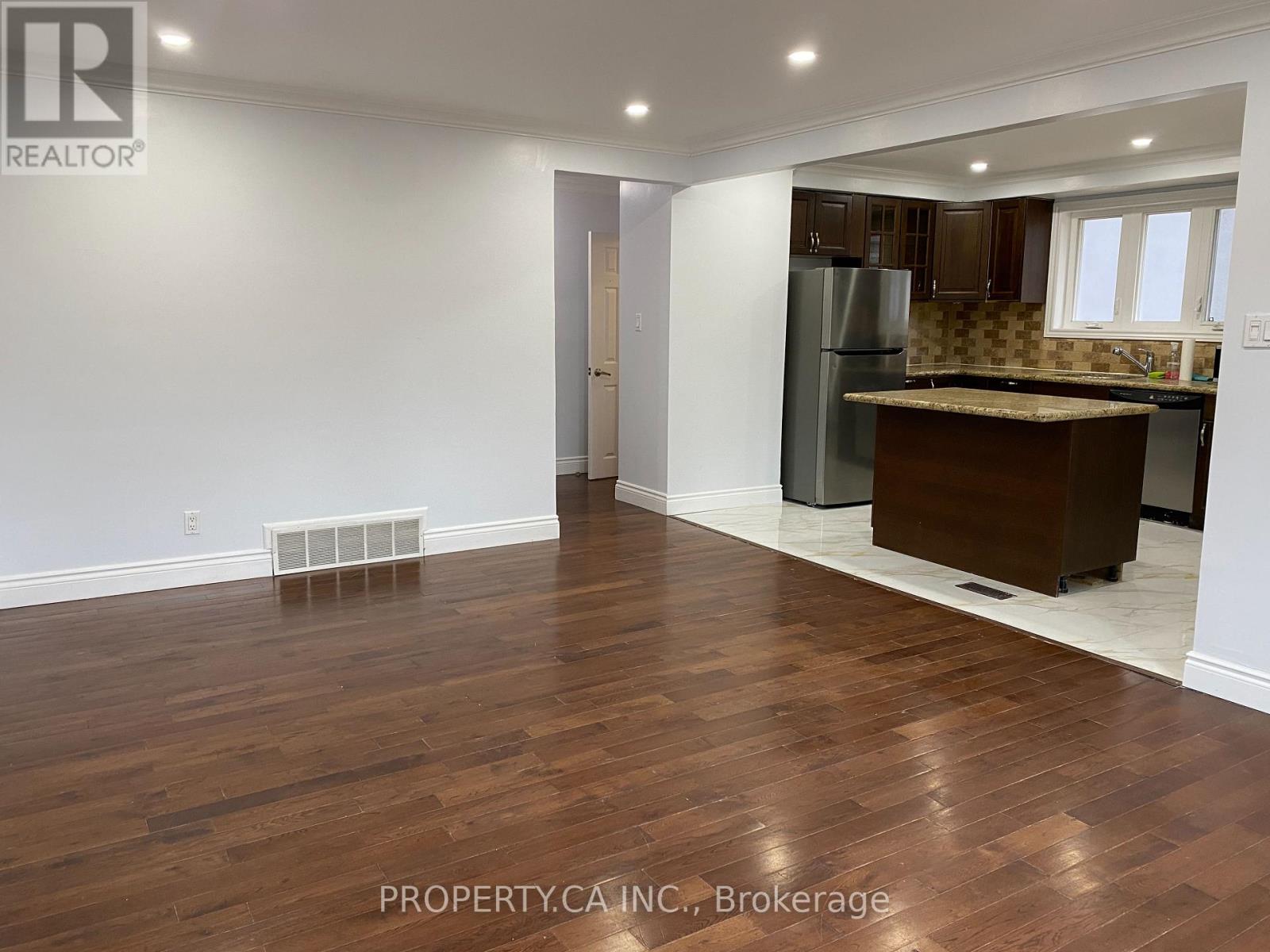 Main - 1067 Edgeleigh Avenue, Mississauga, Ontario  L5E 2G2 - Photo 4 - W12597596