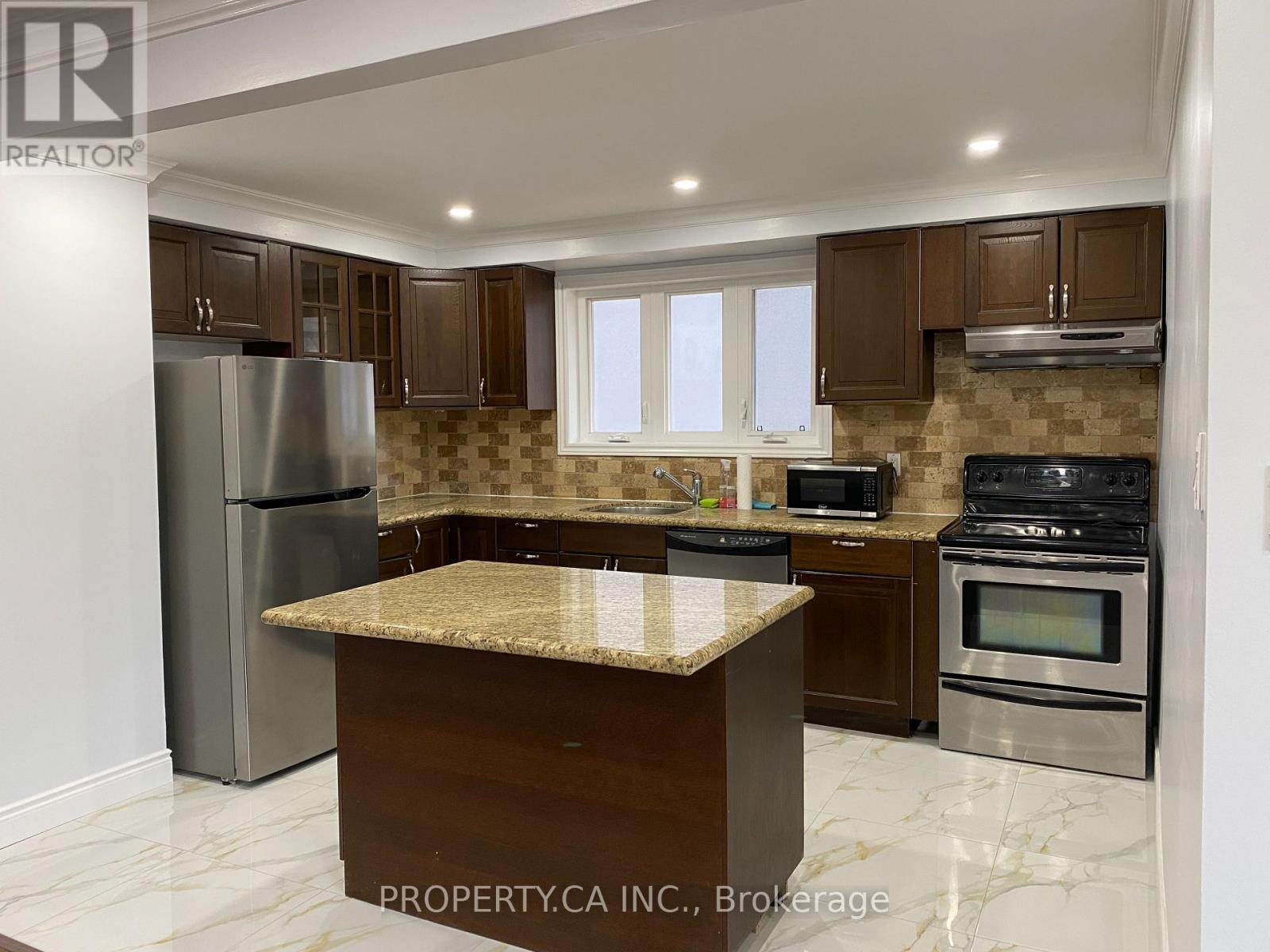 Main - 1067 Edgeleigh Avenue, Mississauga, Ontario  L5E 2G2 - Photo 5 - W12597596