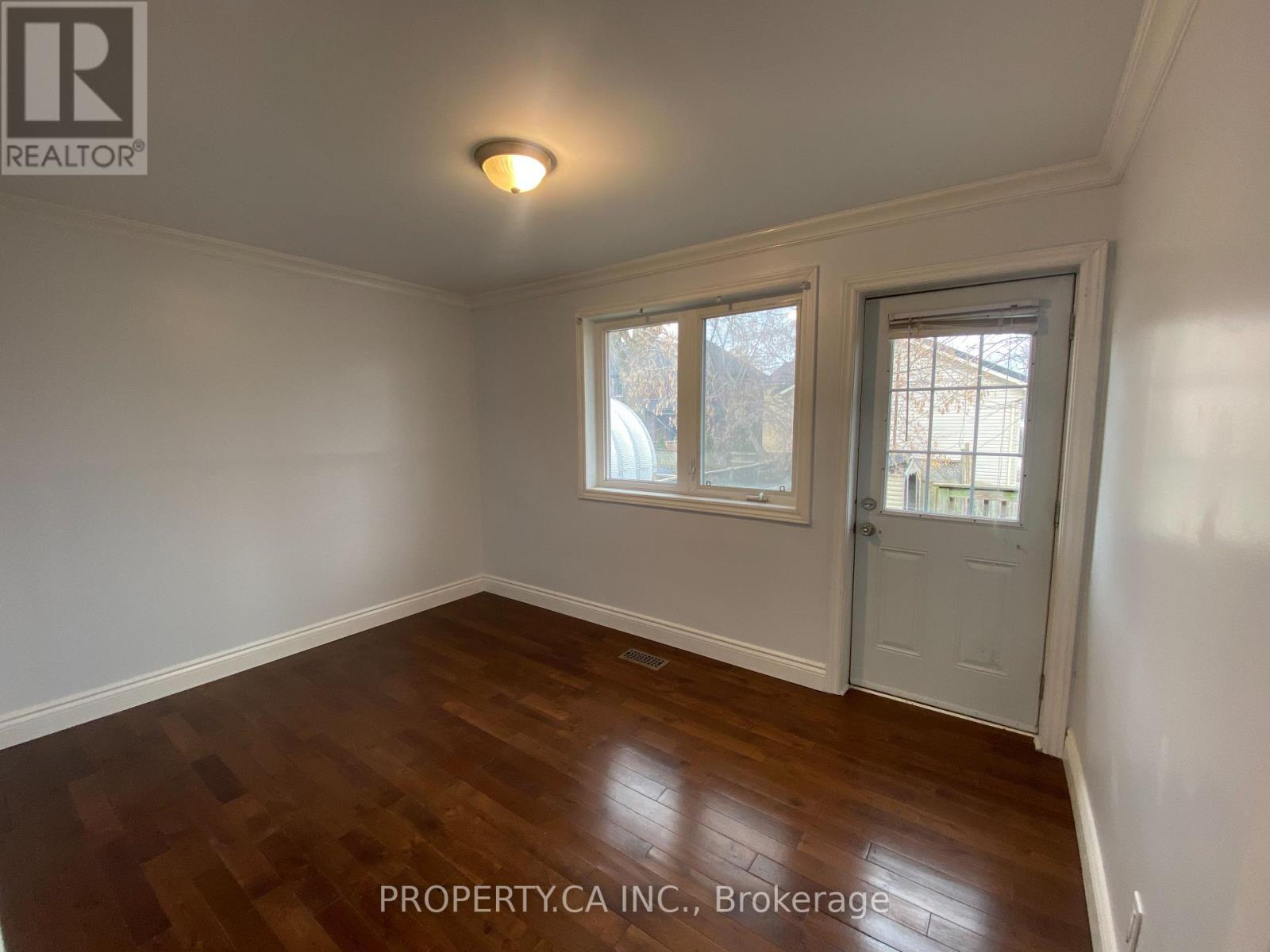 Main - 1067 Edgeleigh Avenue, Mississauga, Ontario  L5E 2G2 - Photo 8 - W12597596