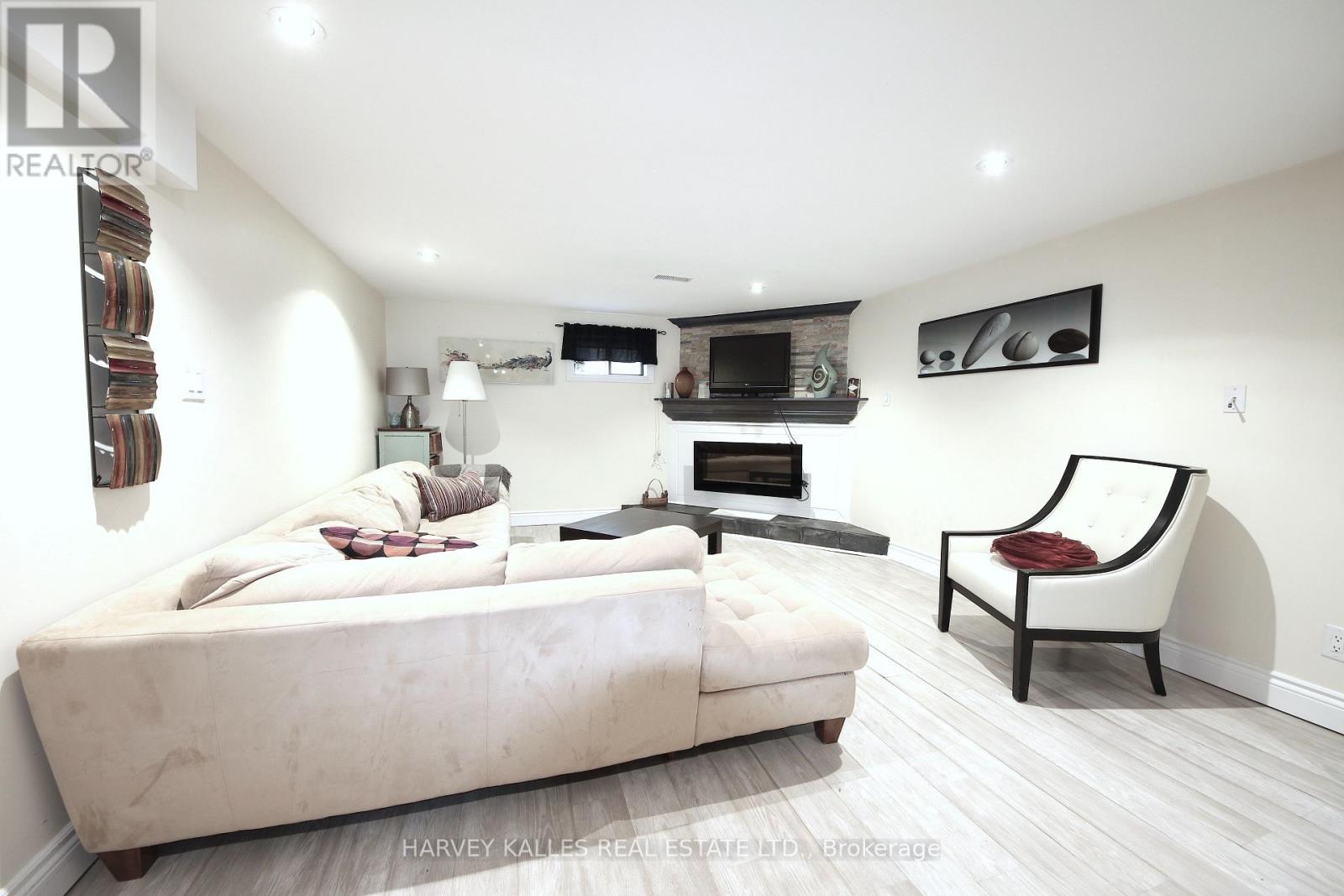 Lower - 19 Fallowfield Road, Toronto, Ontario  M9W 2W3 - Photo 2 - W12597608