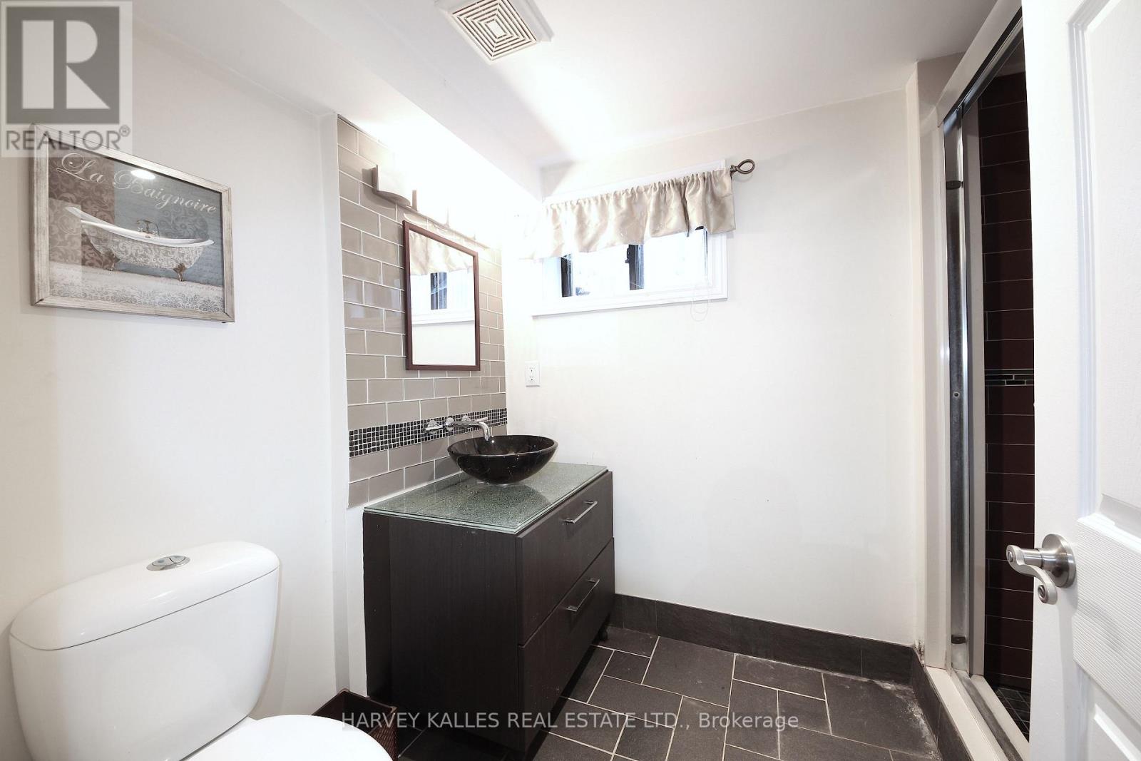 Lower - 19 Fallowfield Road, Toronto, Ontario  M9W 2W3 - Photo 5 - W12597608