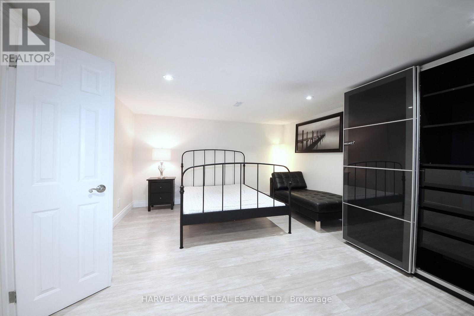 Lower - 19 Fallowfield Road, Toronto, Ontario  M9W 2W3 - Photo 6 - W12597608