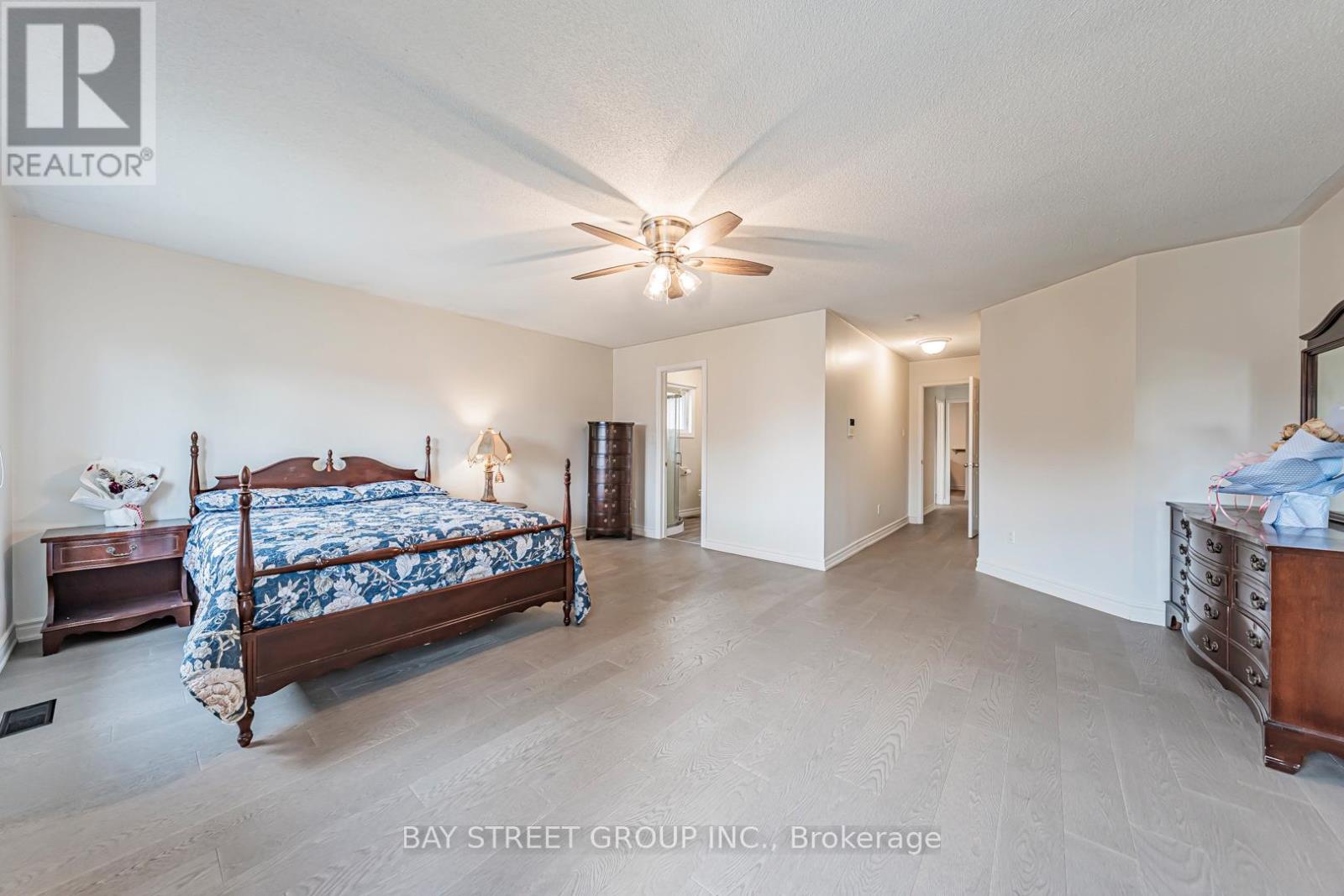 2524 Paula Court, Mississauga, Ontario  L5K 2R5 - Photo 31 - W12597734