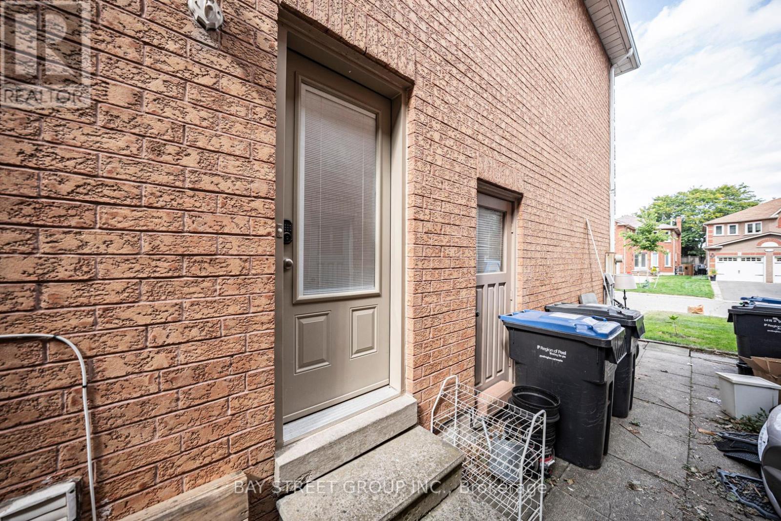 2524 Paula Court, Mississauga, Ontario  L5K 2R5 - Photo 44 - W12597734