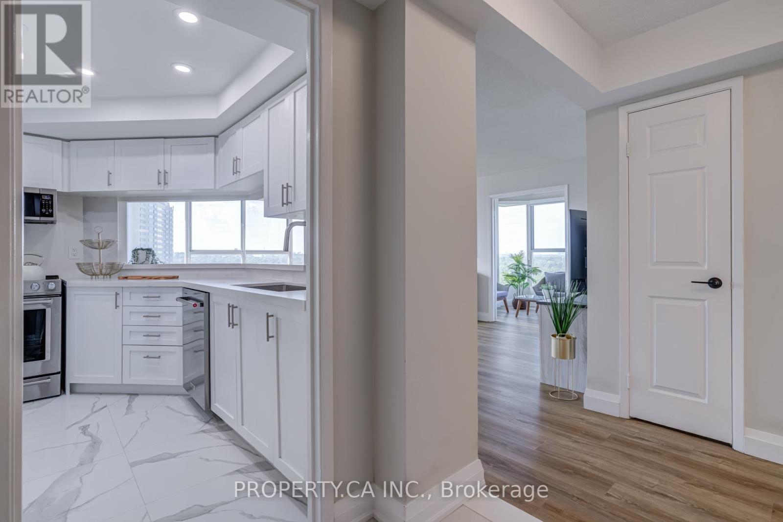 1201 - 1271 Walden Circle, Mississauga, Ontario  L5J 4R4 - Photo 5 - W12597770