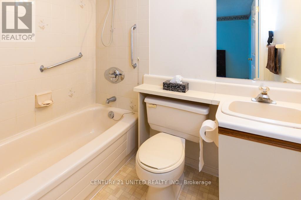 305 - 921 Armour Road, Peterborough, Ontario  K9H 7K5 - Photo 5 - X12597812