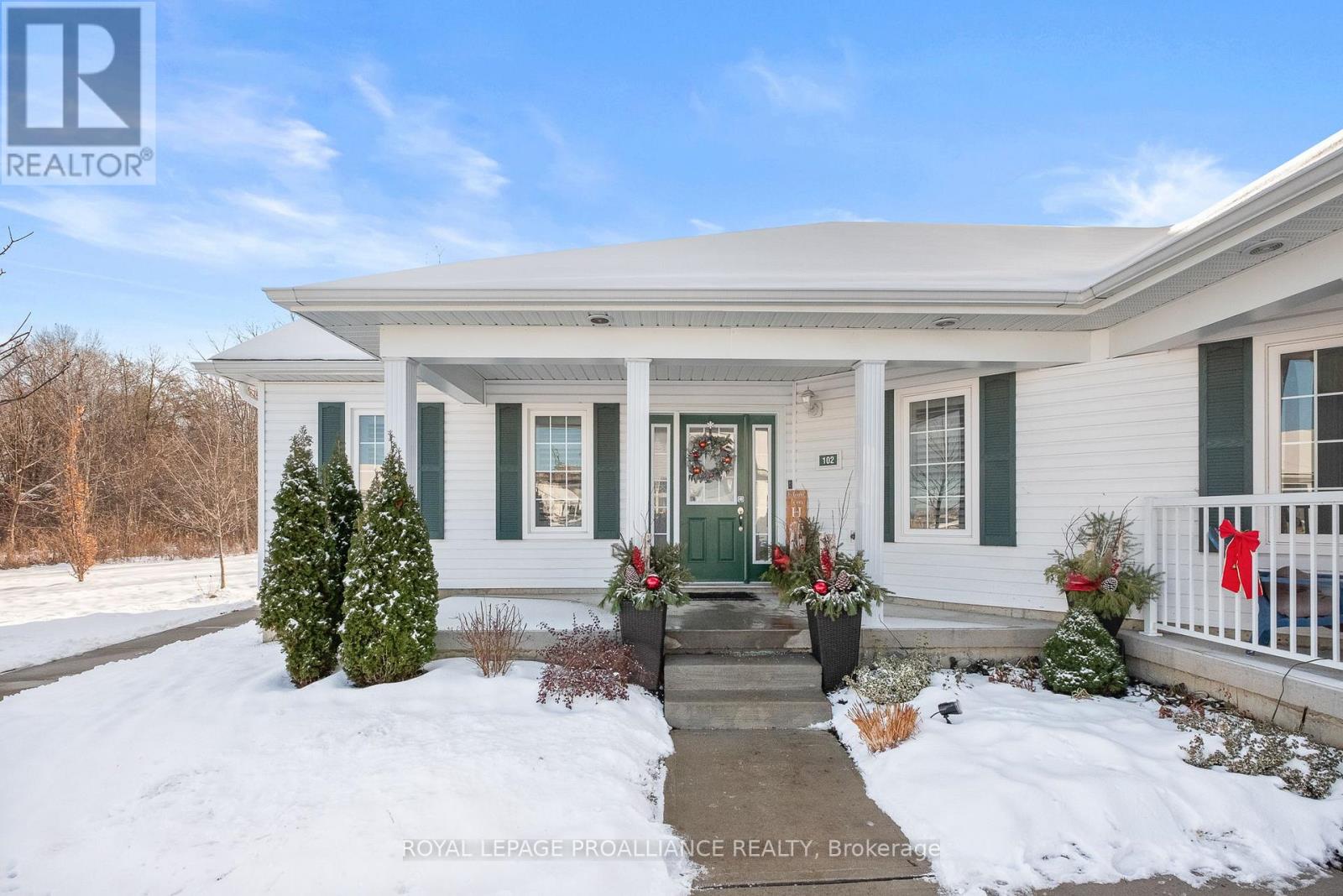 102 - 300 Croft Street, Port Hope, Ontario L1A 0E1 - Photo 1 - X12597840