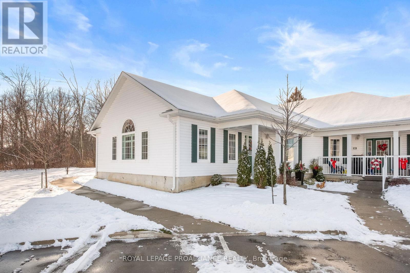 102 - 300 Croft Street, Port Hope, Ontario L1A 0E1 - Photo 2 - X12597840