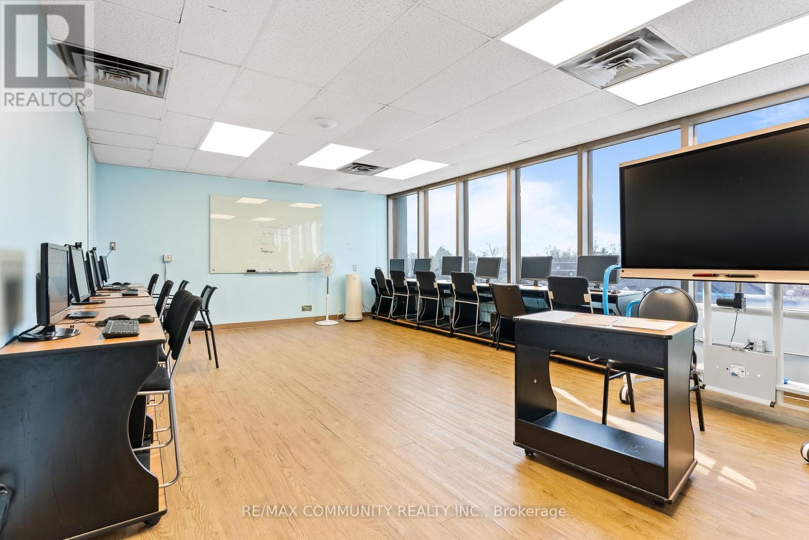 1378 Ouellette Avenue, Windsor, Ontario  N8X 1J8 - Photo 7 - X12504786