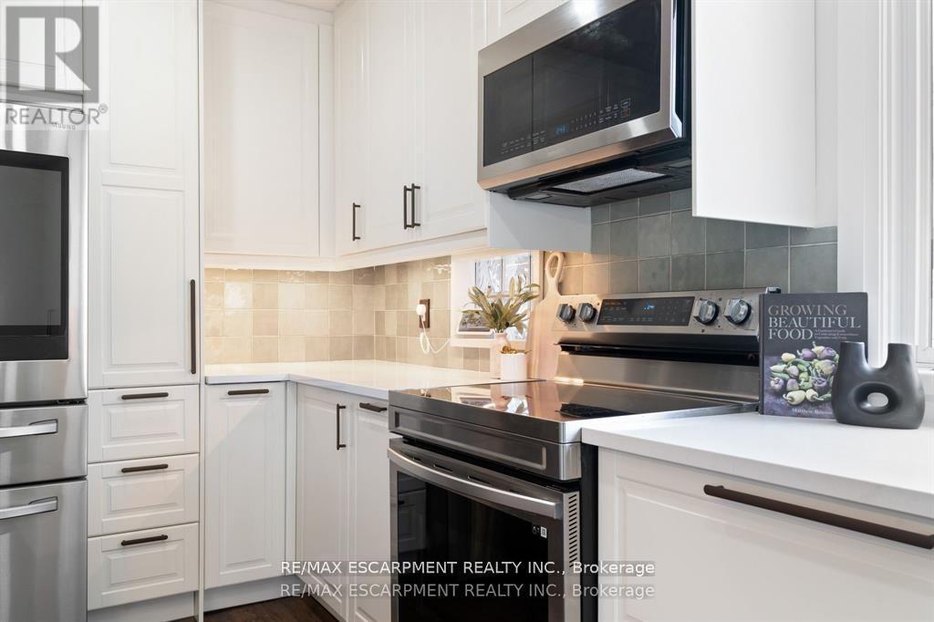 18 Flanders Avenue, St. Catharines, Ontario  L2M 5X3 - Photo 7 - X12597650