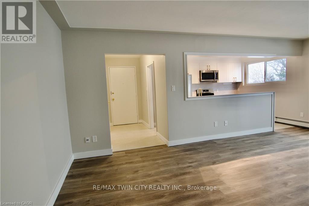 304 - 122 Sixth Avenue, Kitchener, Ontario  N2C 1R1 - Photo 8 - X12597762