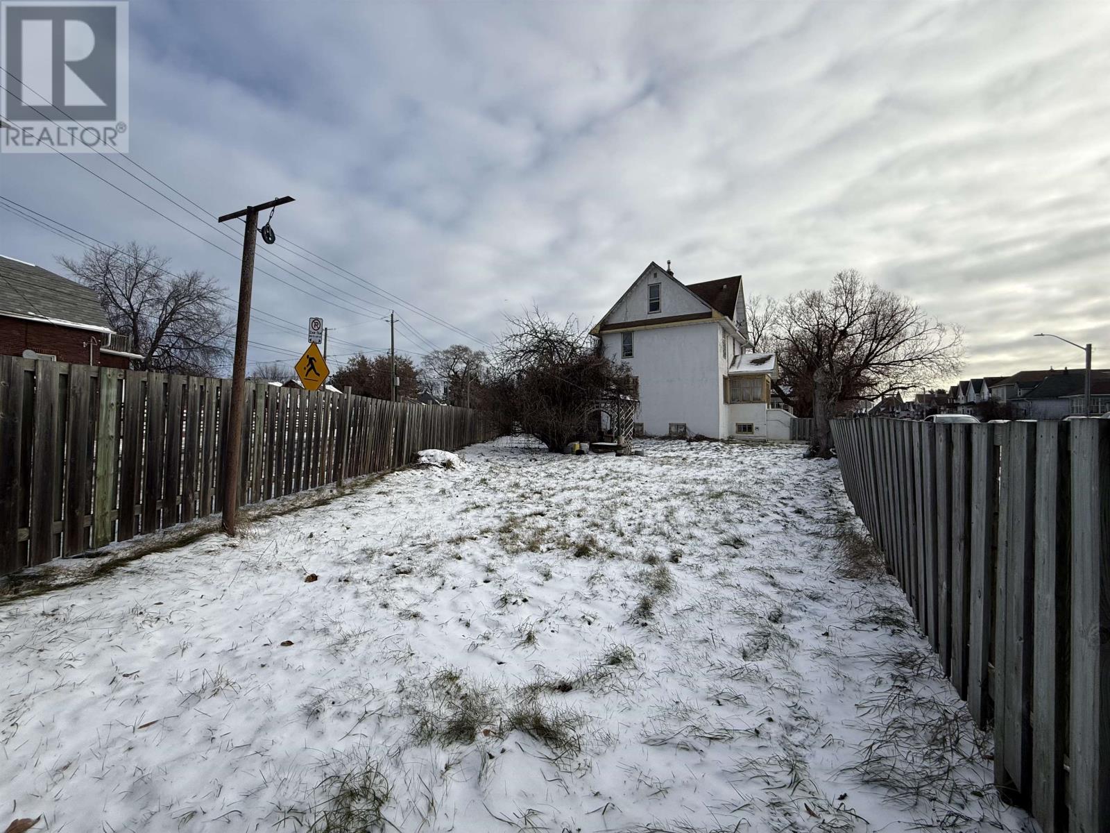 327 Robertson St, Thunder Bay, Ontario  P7C 2P1 - Photo 3 - TB253602