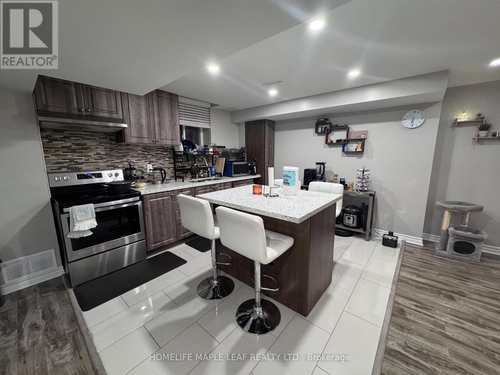 Bsmt - 10 Templeton Court, Brampton, Ontario  L6P 3B2 - Photo 2 - W12472215