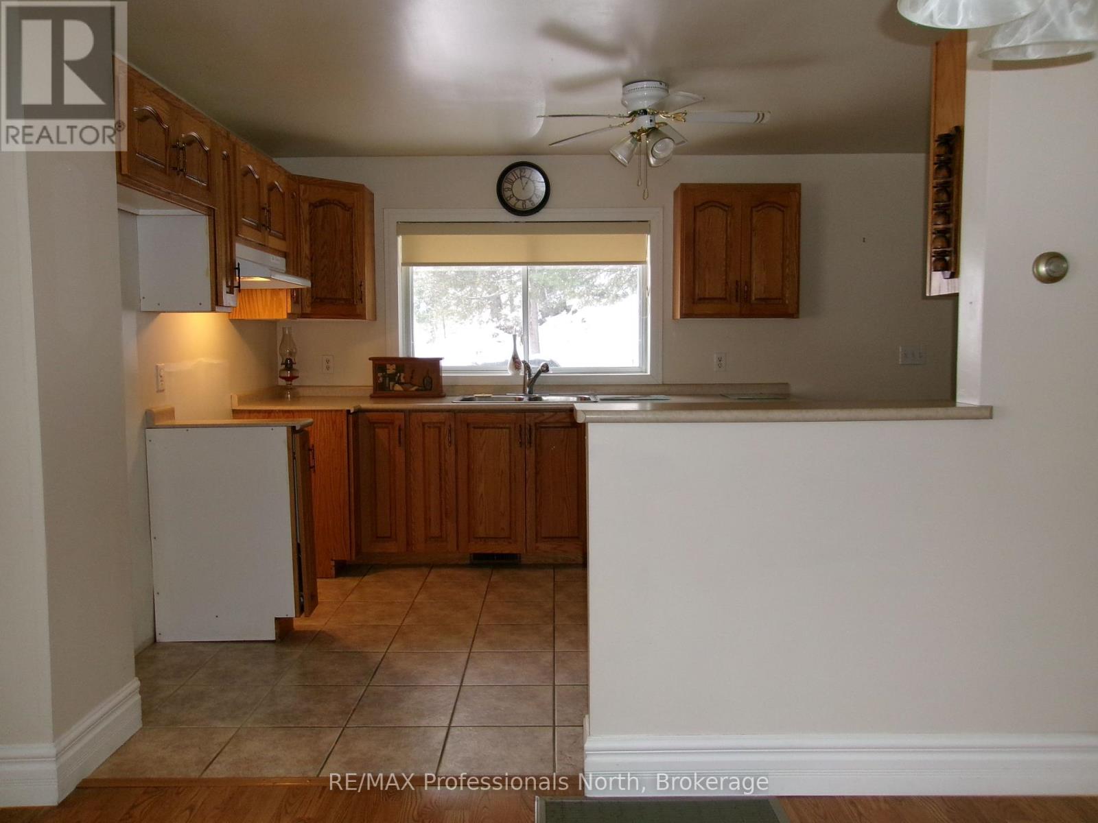 646 Mountain Street, Dysart Et Al, Ontario K0M 1S0 - Photo 14 - X12555136