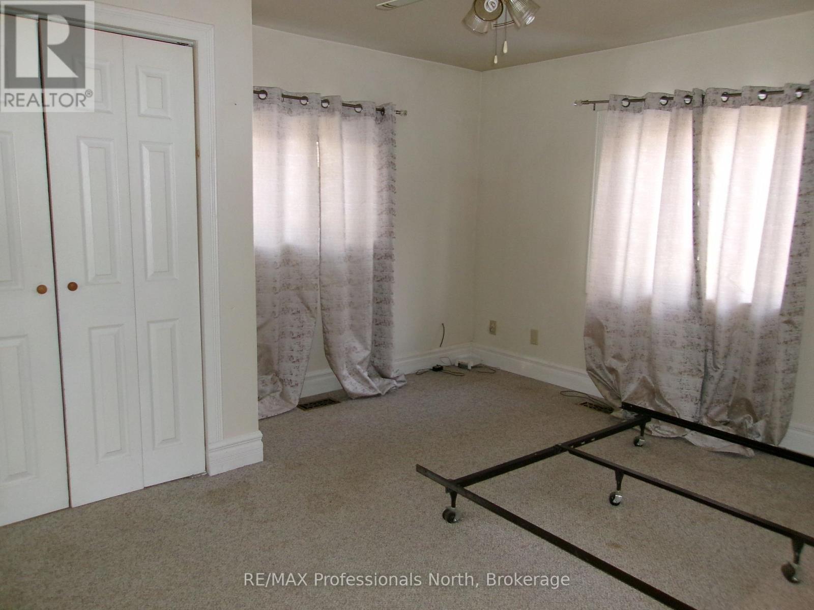 646 Mountain Street, Dysart Et Al, Ontario K0M 1S0 - Photo 18 - X12555136