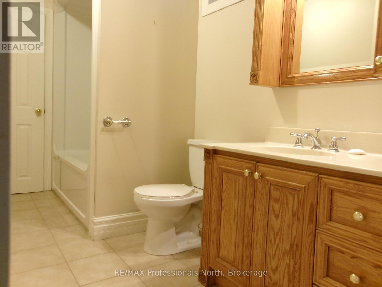 646 Mountain Street, Dysart Et Al, Ontario K0M 1S0 - Photo 23 - X12555136