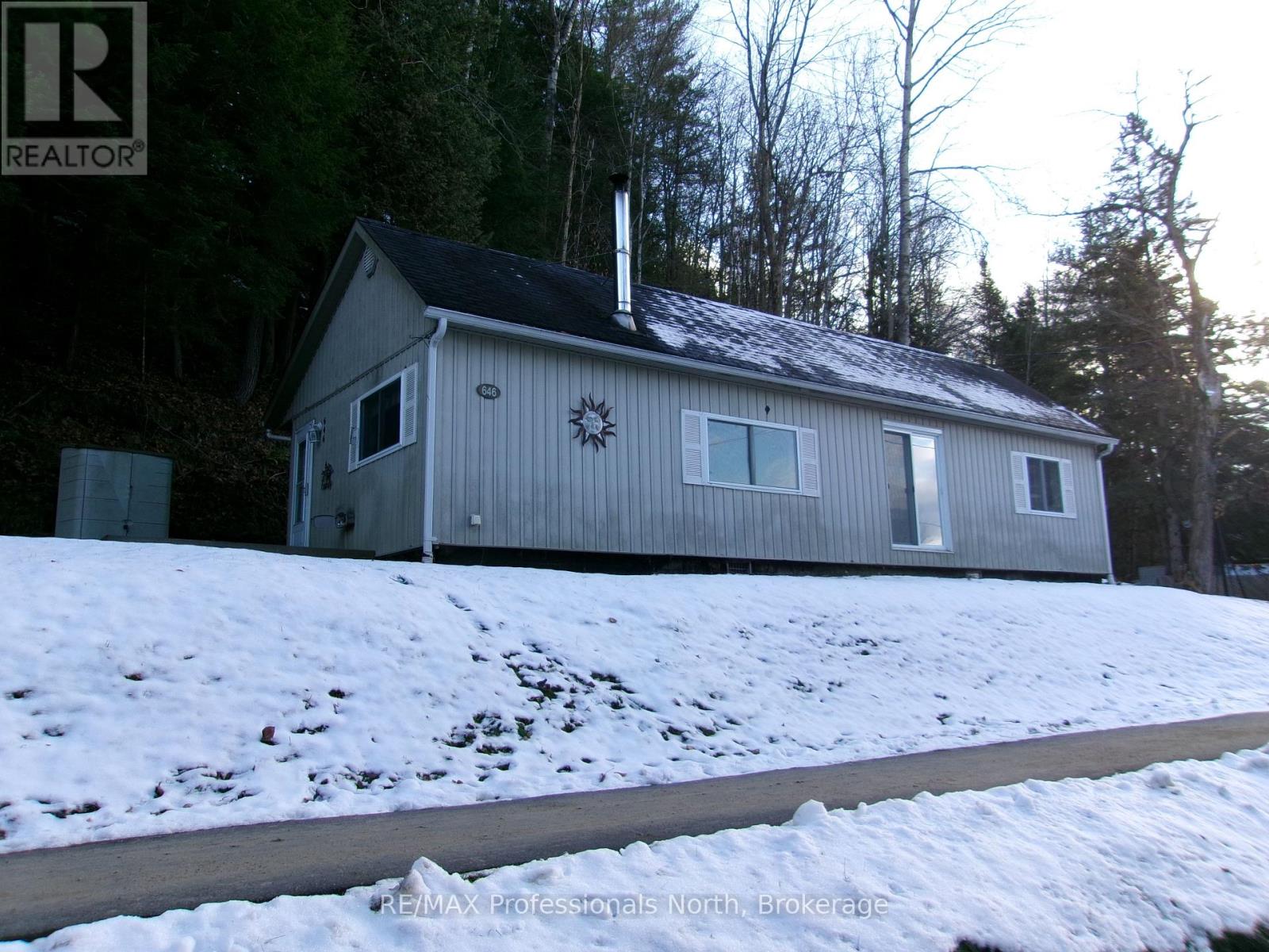 646 Mountain Street, Dysart Et Al, Ontario K0M 1S0 - Photo 2 - X12555136