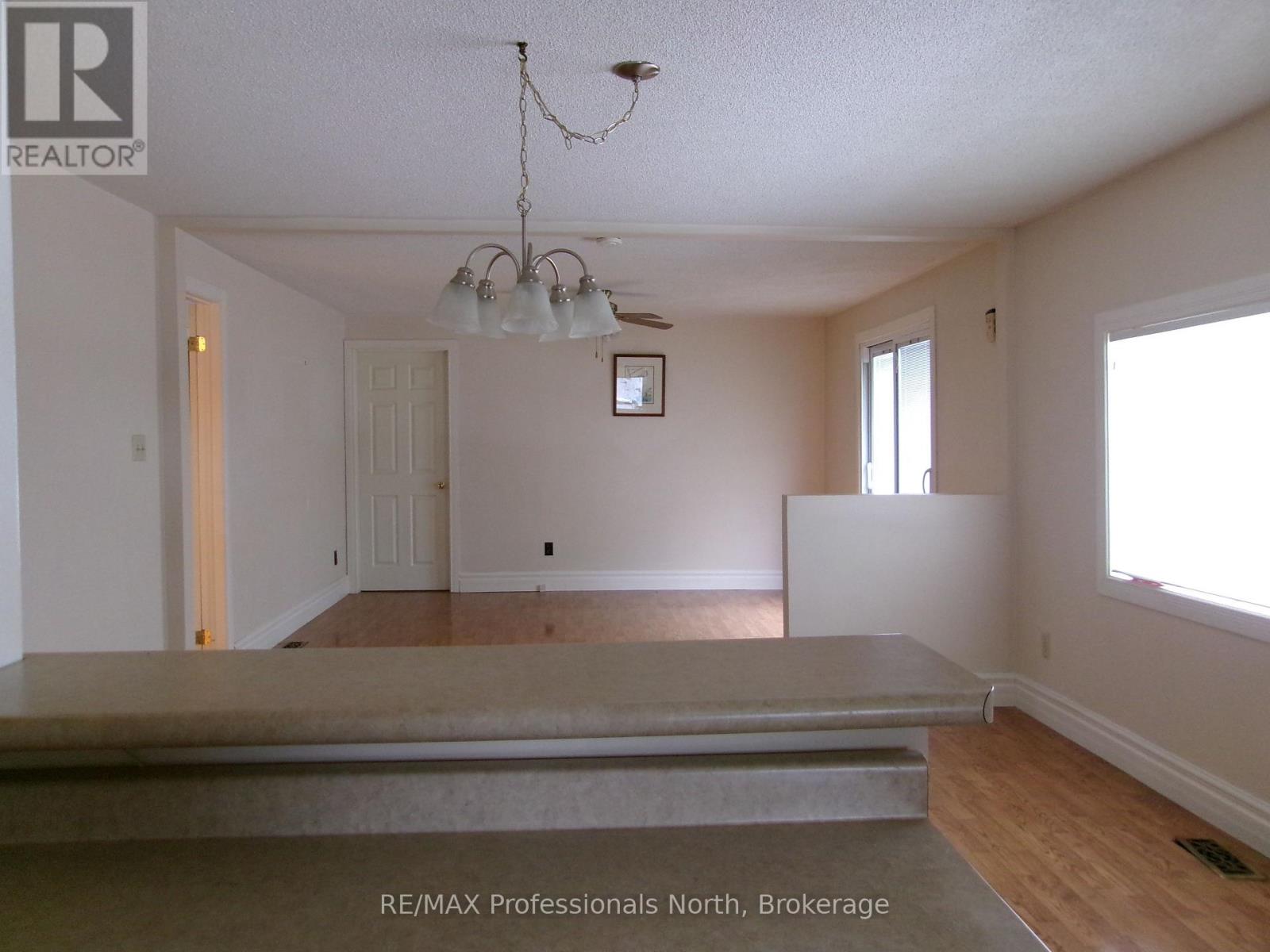 646 Mountain Street, Dysart Et Al, Ontario K0M 1S0 - Photo 22 - X12555136