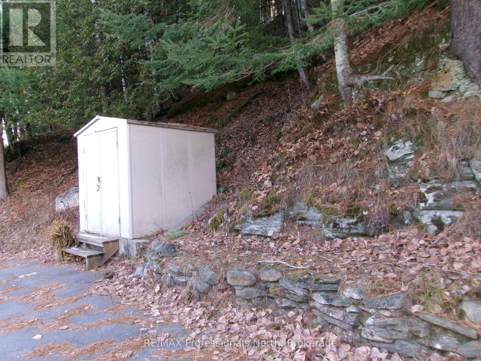 646 Mountain Street, Dysart Et Al, Ontario K0M 1S0 - Photo 5 - X12555136