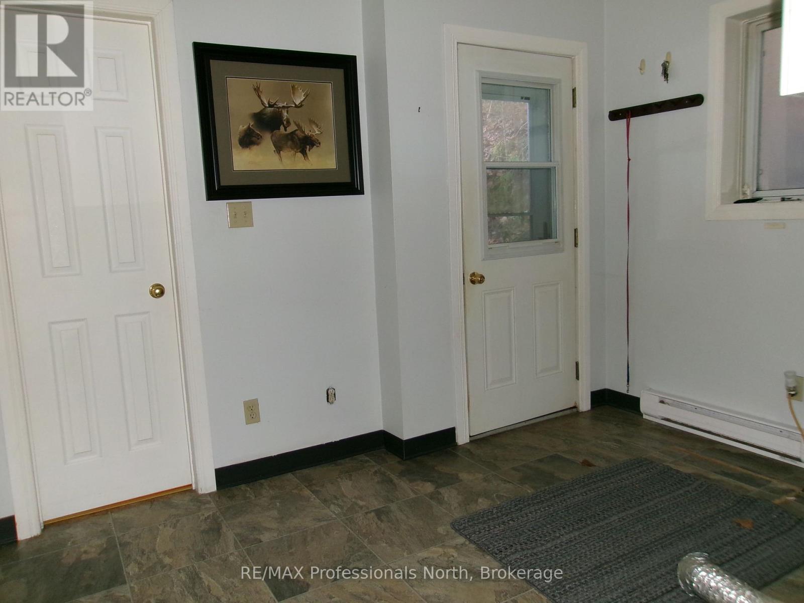 646 Mountain Street, Dysart Et Al, Ontario K0M 1S0 - Photo 6 - X12555136